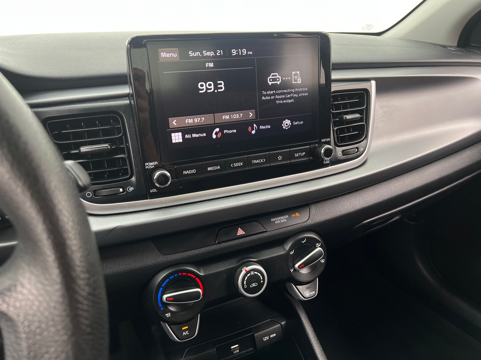 Thumbnail: 2022 Kia Rio - 4