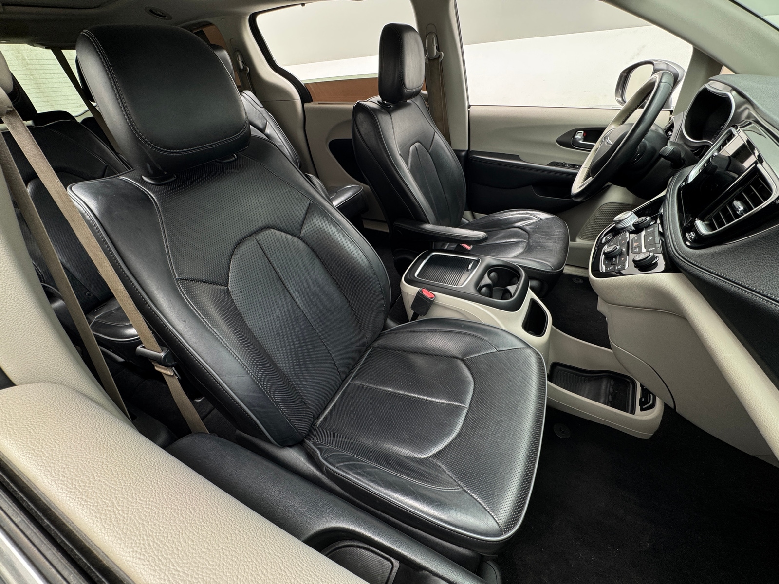 Thumbnail: 2019 Chrysler Pacifica - 2