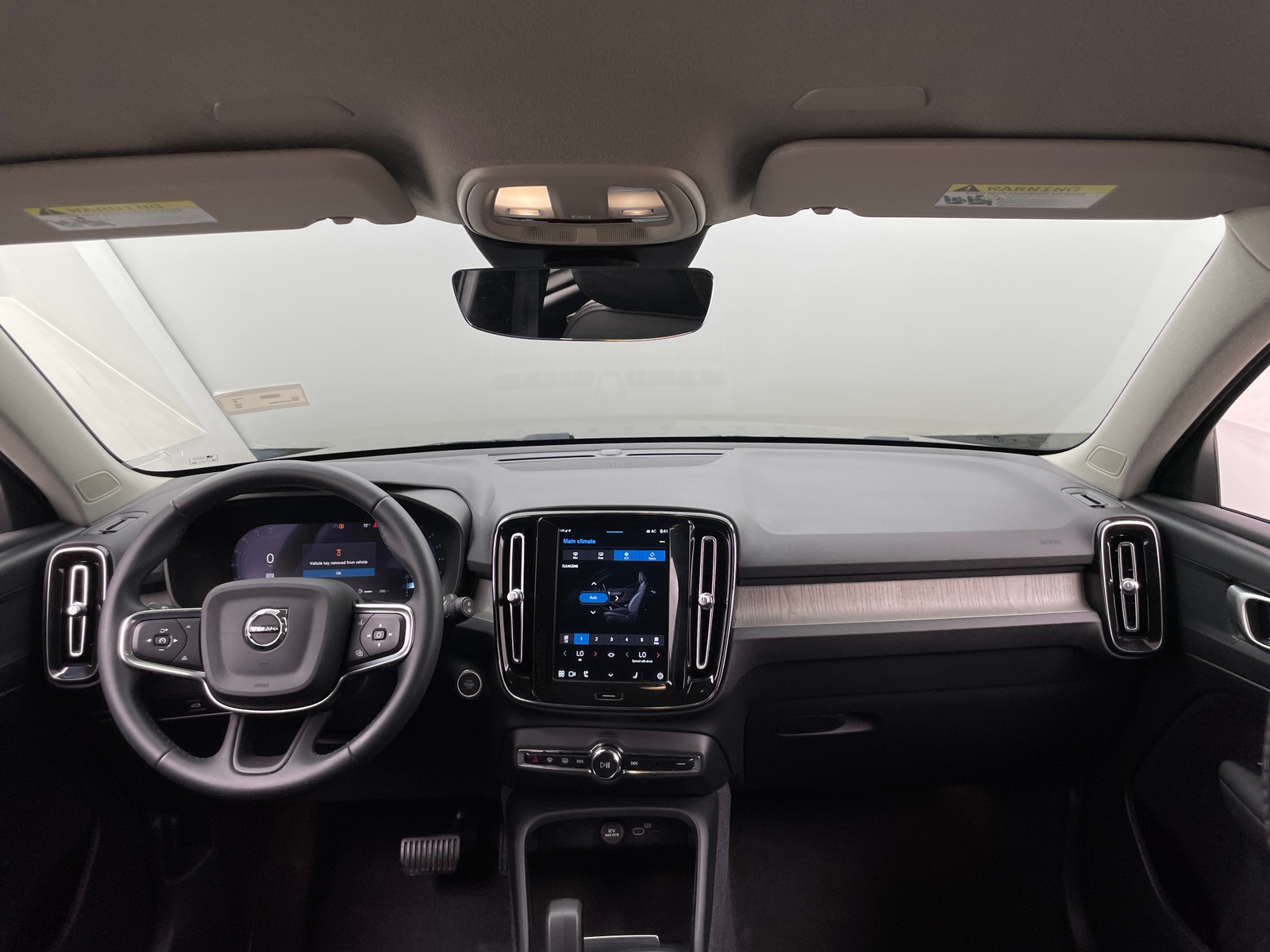 Thumbnail: 2023 Volvo XC40 - 2
