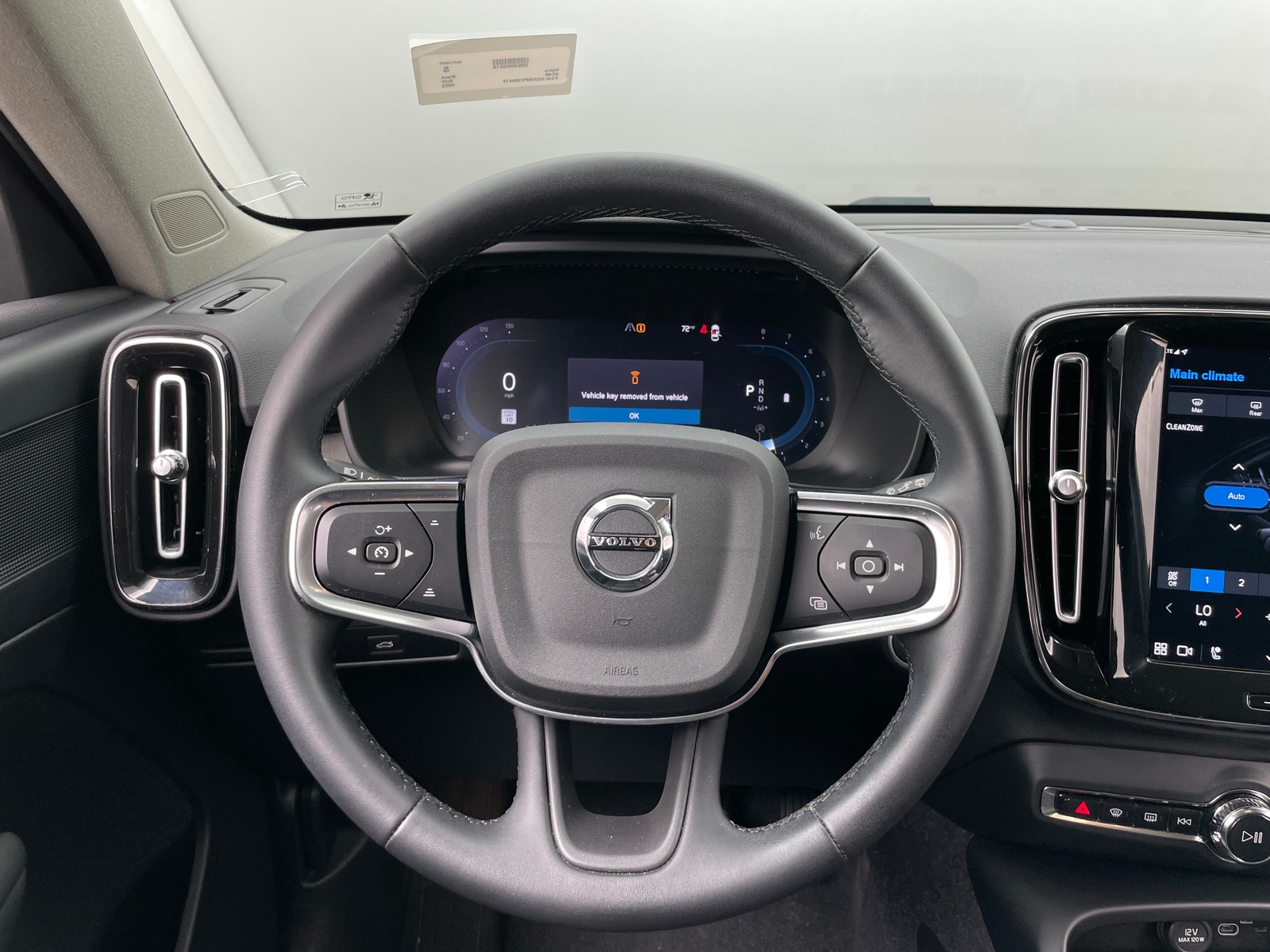 Thumbnail: 2023 Volvo XC40 - 4