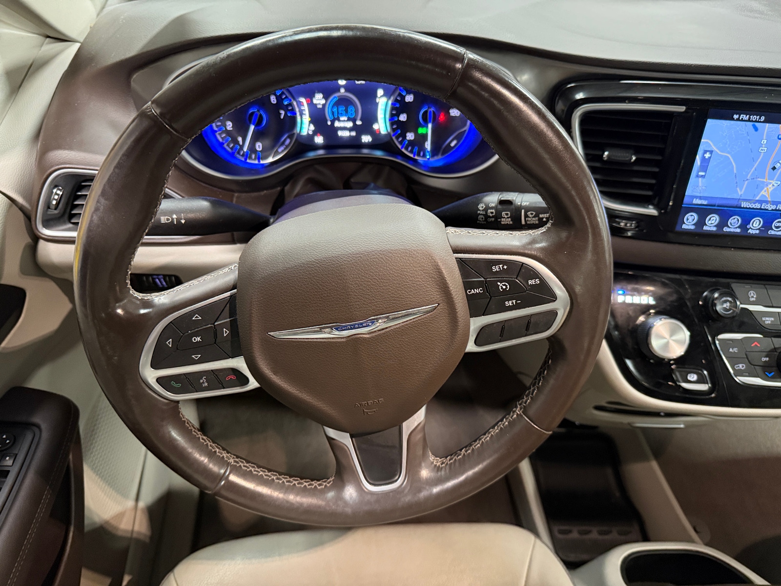 Thumbnail: 2017 Chrysler Pacifica - 4