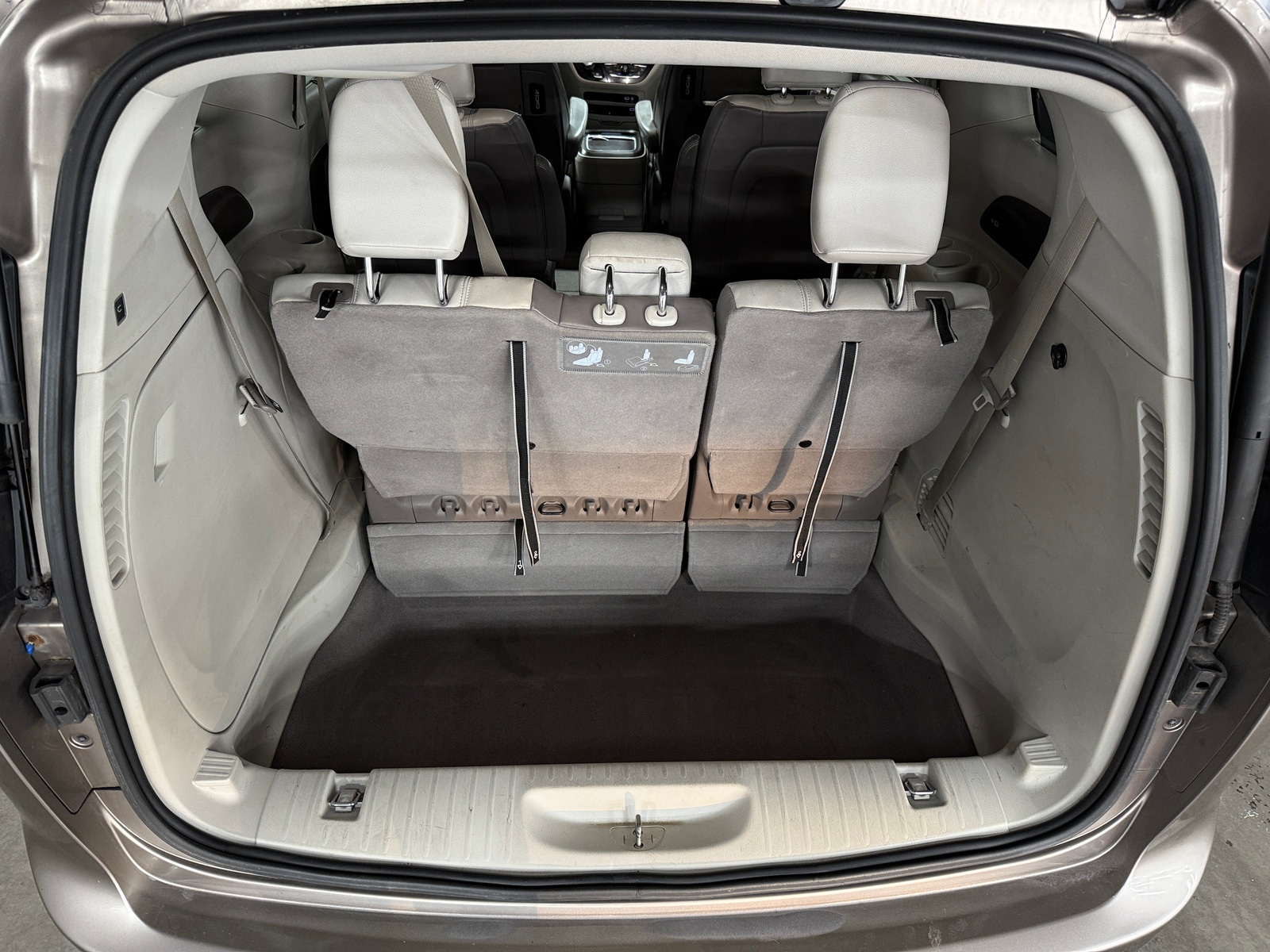 Thumbnail: 2017 Chrysler Pacifica - 6