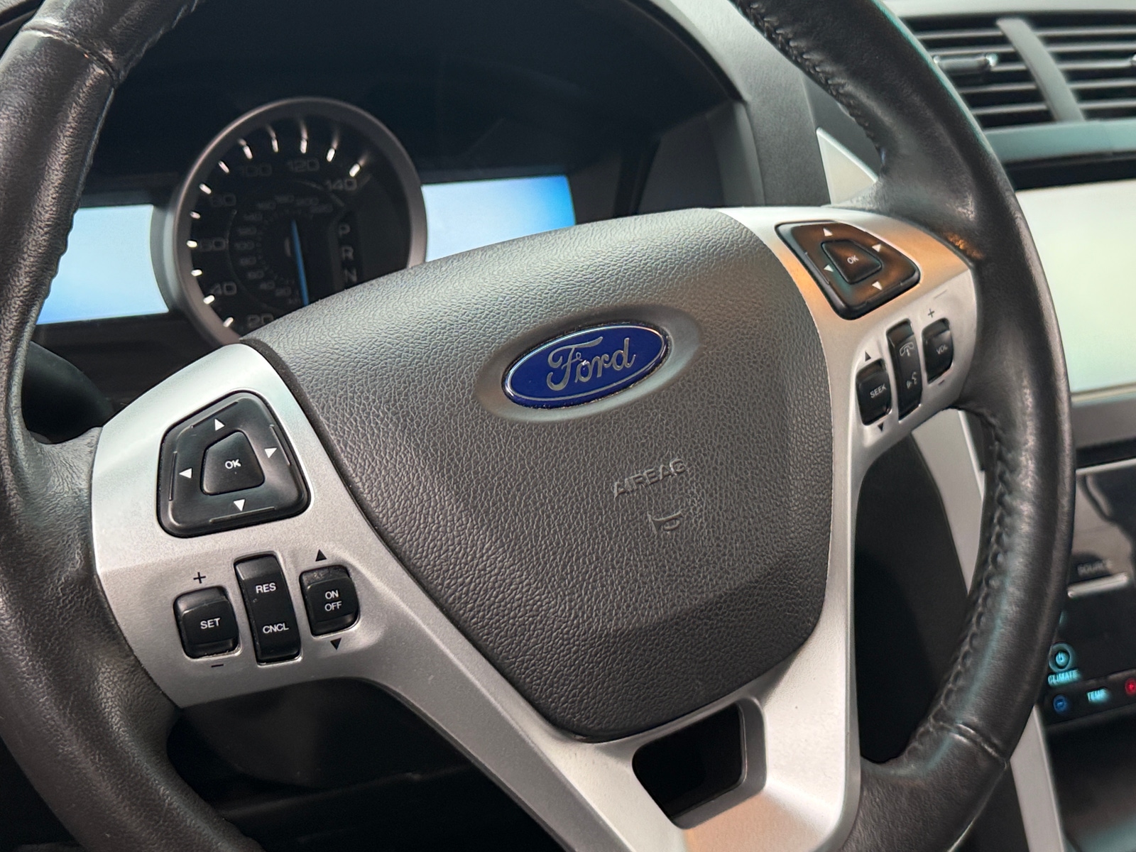 Thumbnail: 2015 Ford Explorer - 4