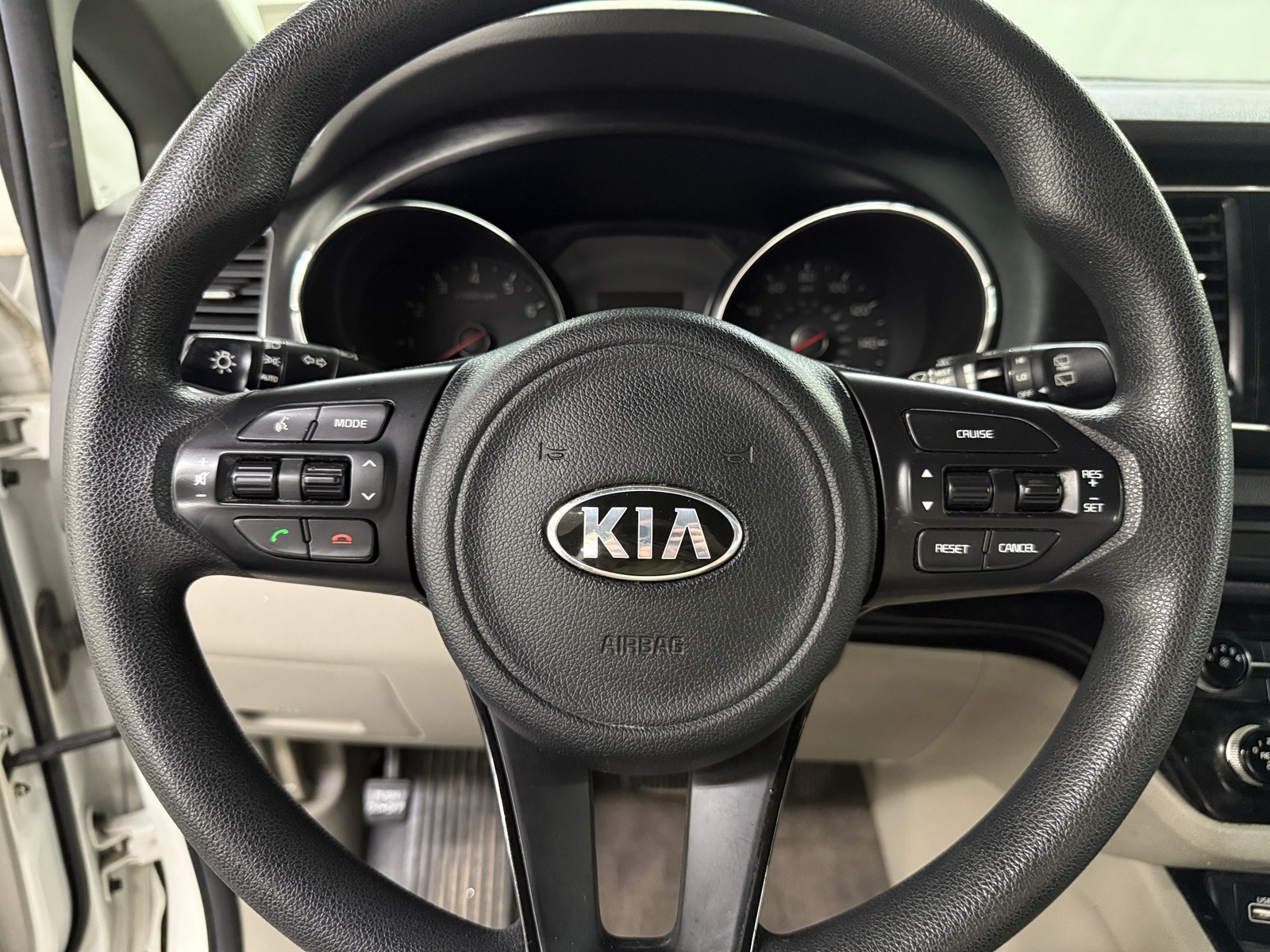 Thumbnail: 2017 Kia Sedona - 5