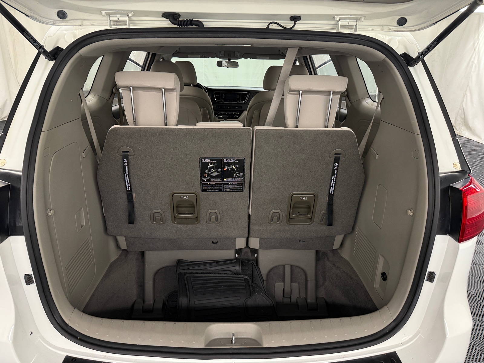 Thumbnail: 2017 Kia Sedona - 7