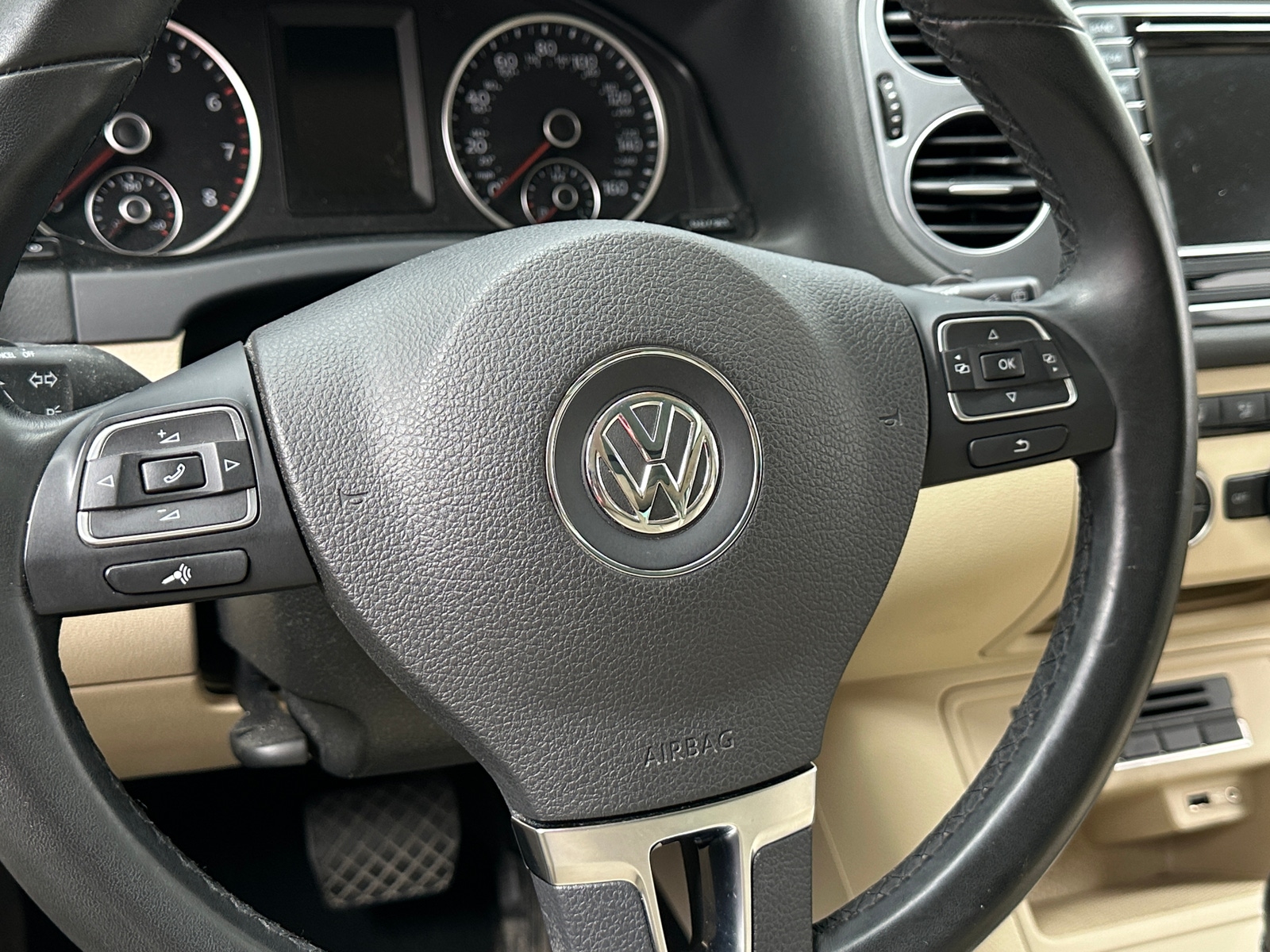 Thumbnail: 2017 Volkswagen Tiguan - 4
