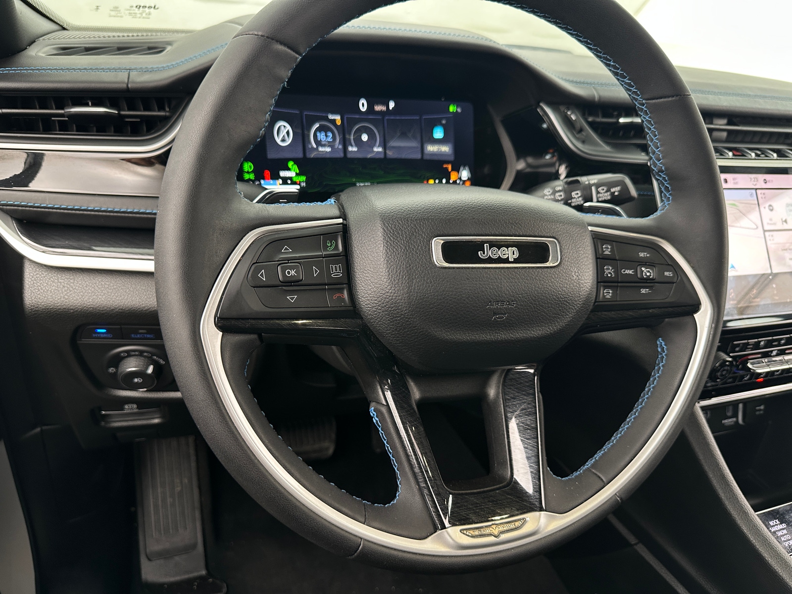 Thumbnail: 2022 Jeep Grand Cherokee - 4