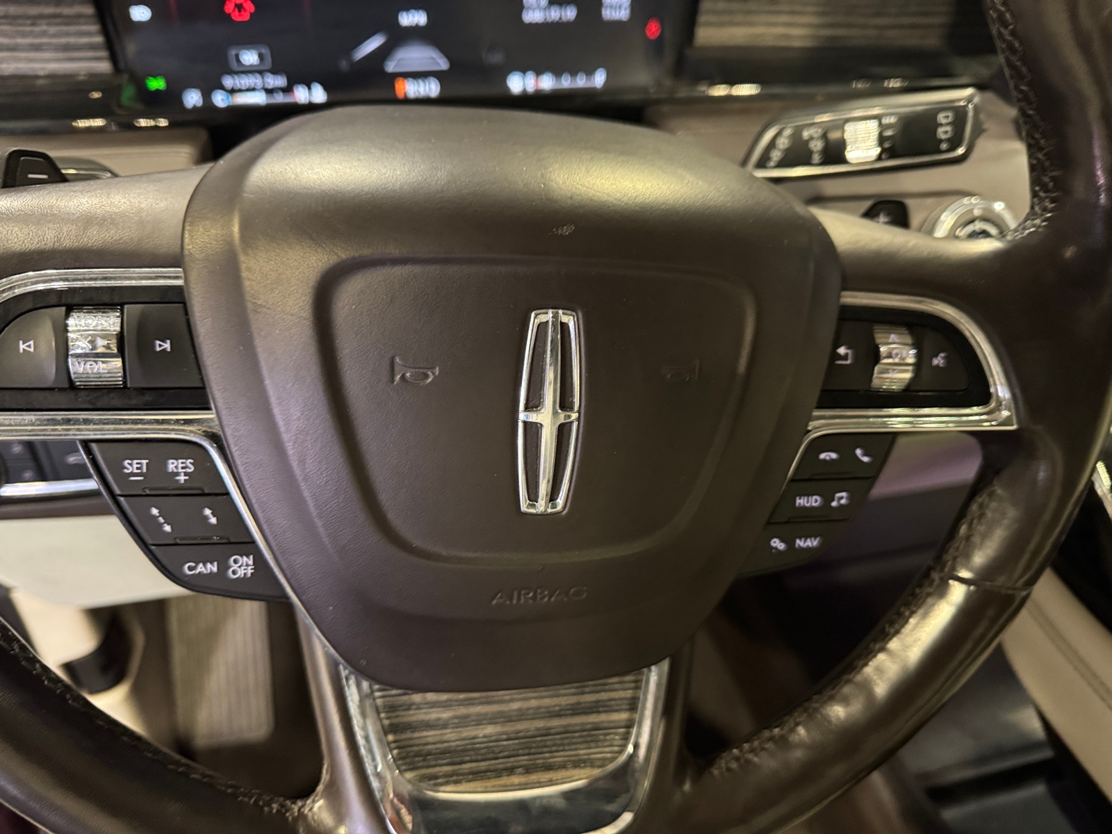Thumbnail: 2018 Lincoln Navigator - 4