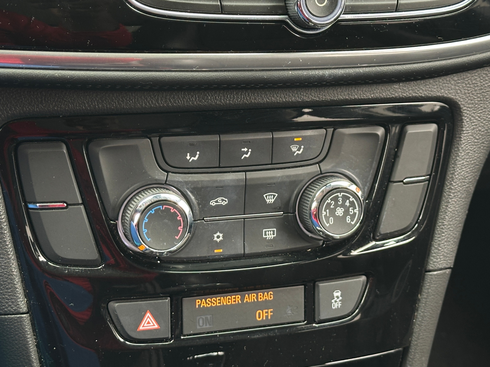 Thumbnail: 2019 Buick Encore - 4