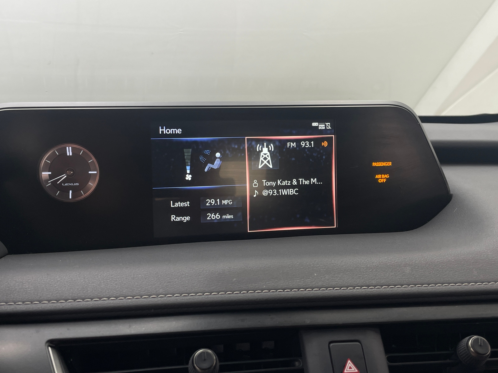 Thumbnail: 2019 Lexus UX - 3