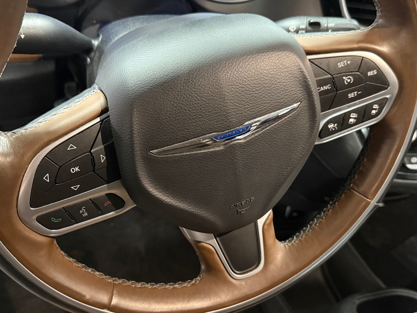 Thumbnail: 2017 Chrysler Pacifica - 4