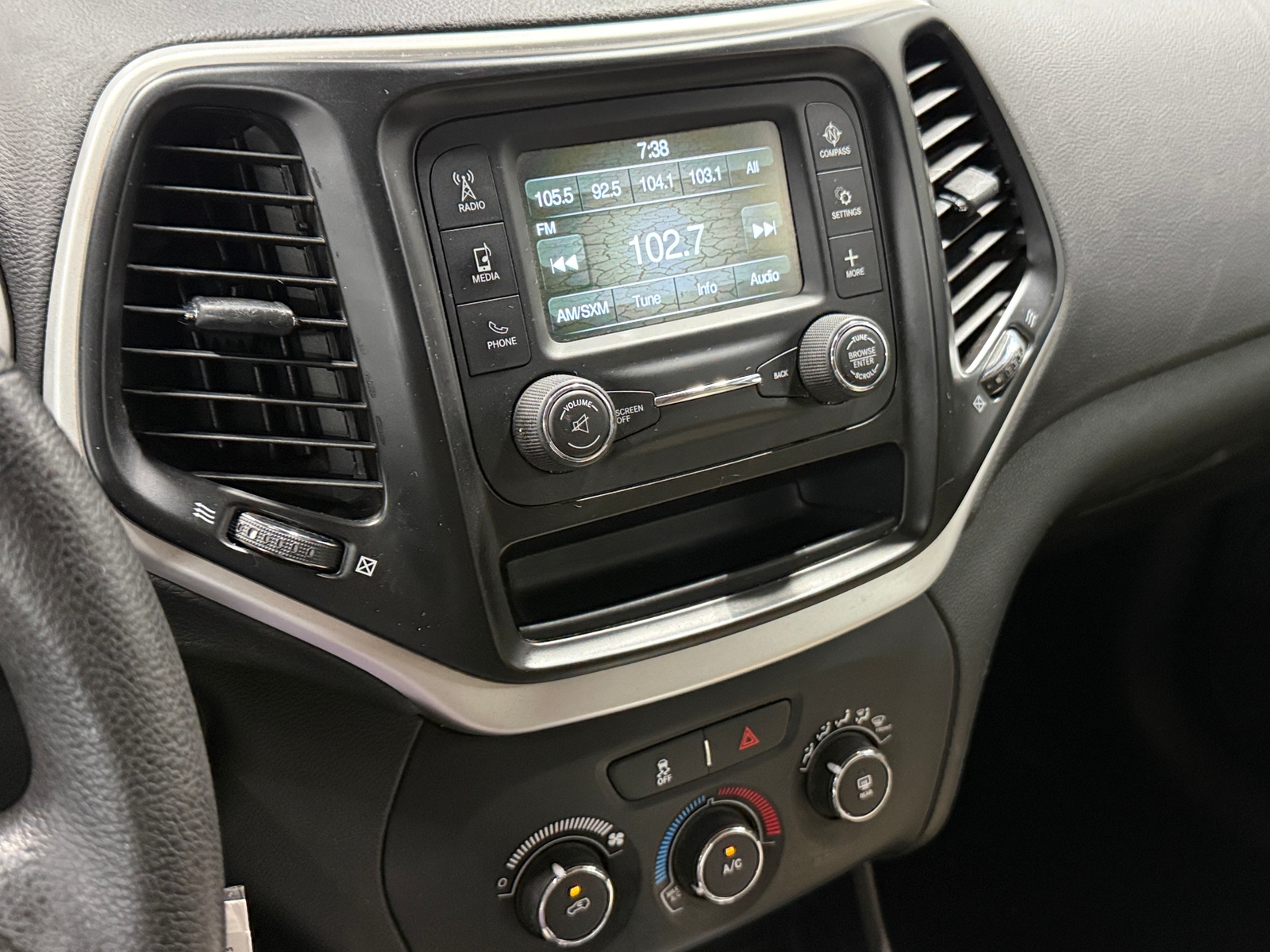 Thumbnail: 2018 Jeep Cherokee - 4