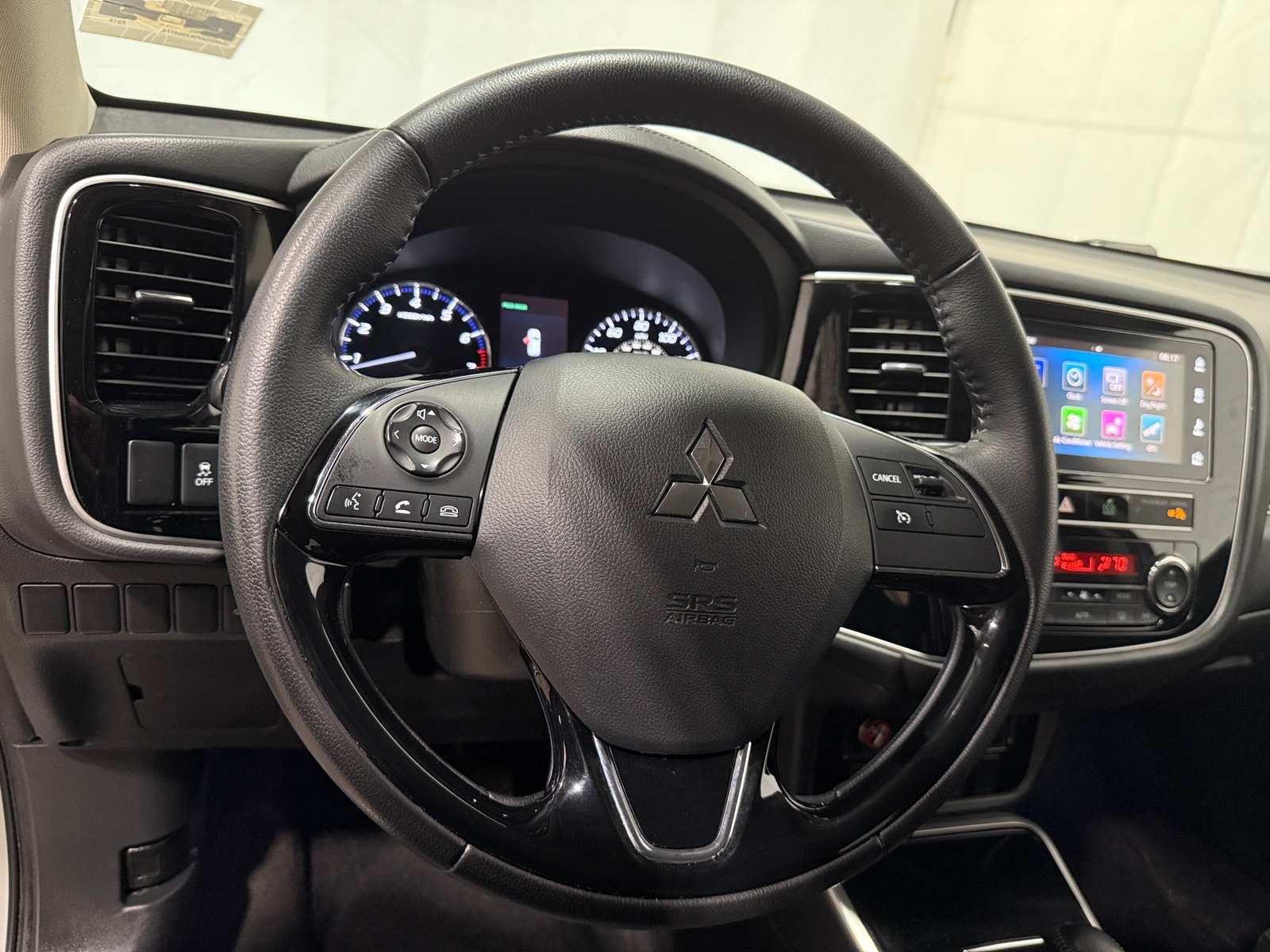 Thumbnail: 2019 Mitsubishi Outlander - 4