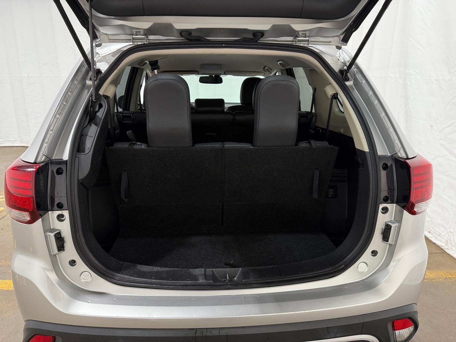 Thumbnail: 2019 Mitsubishi Outlander - 6