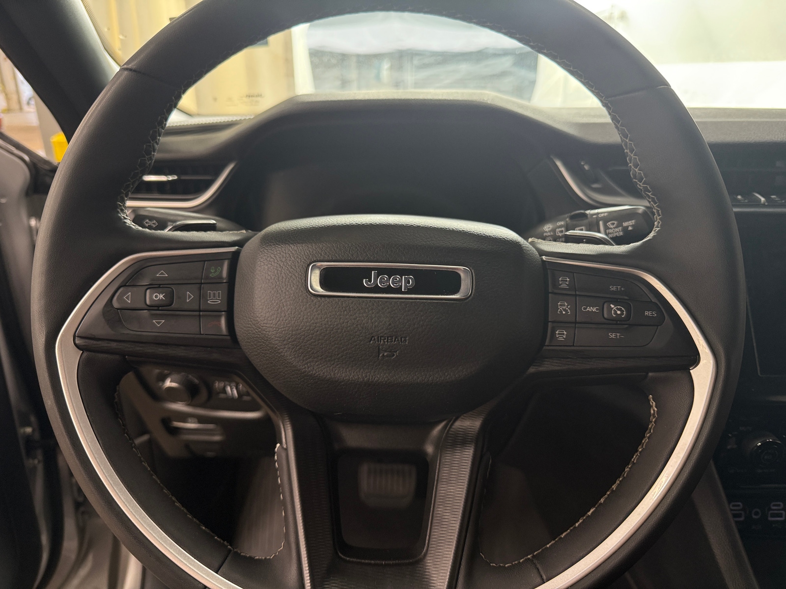 Thumbnail: 2024 Jeep Grand Cherokee L - 4