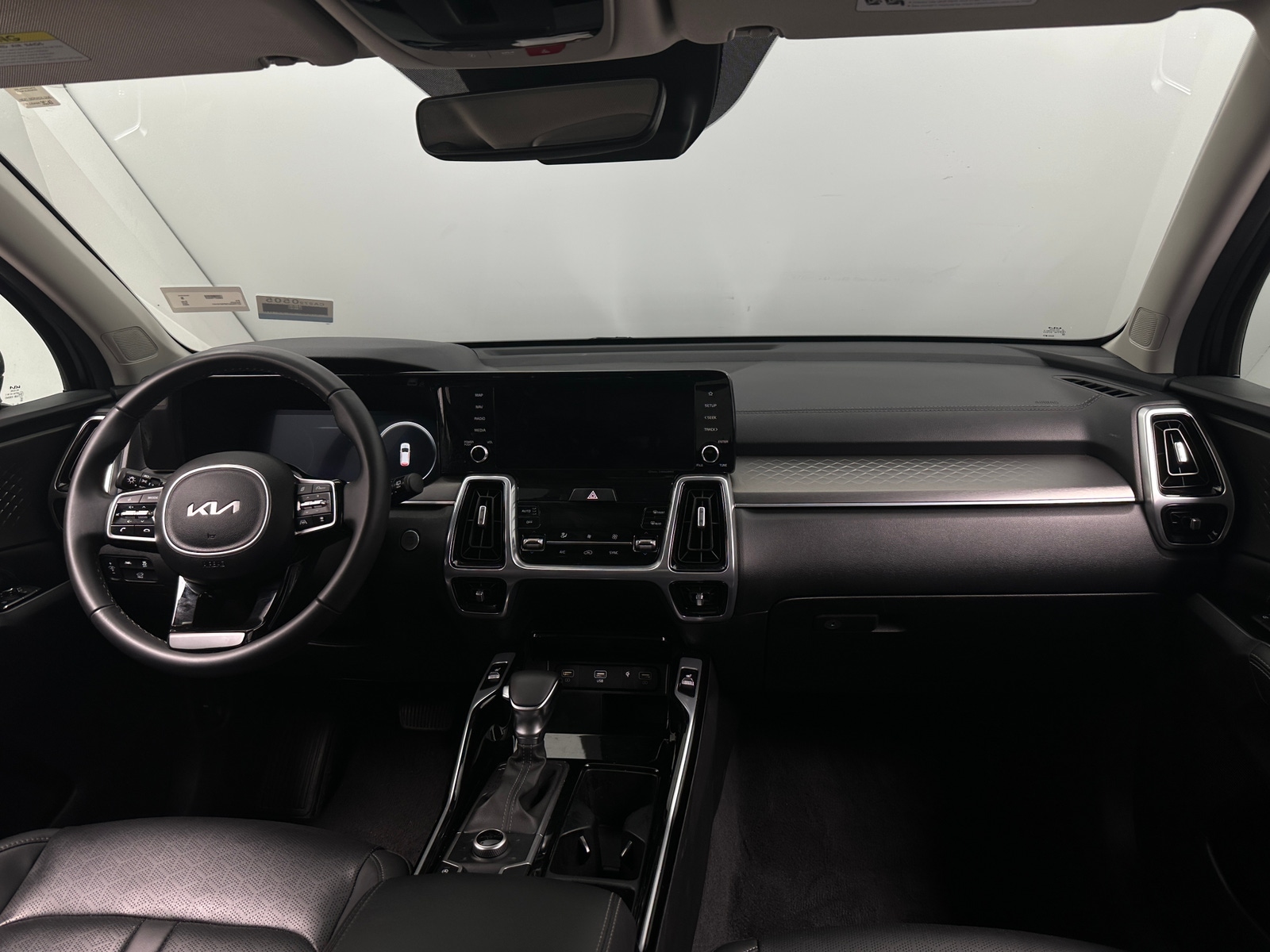 Thumbnail: 2023 Kia Sorento - 3