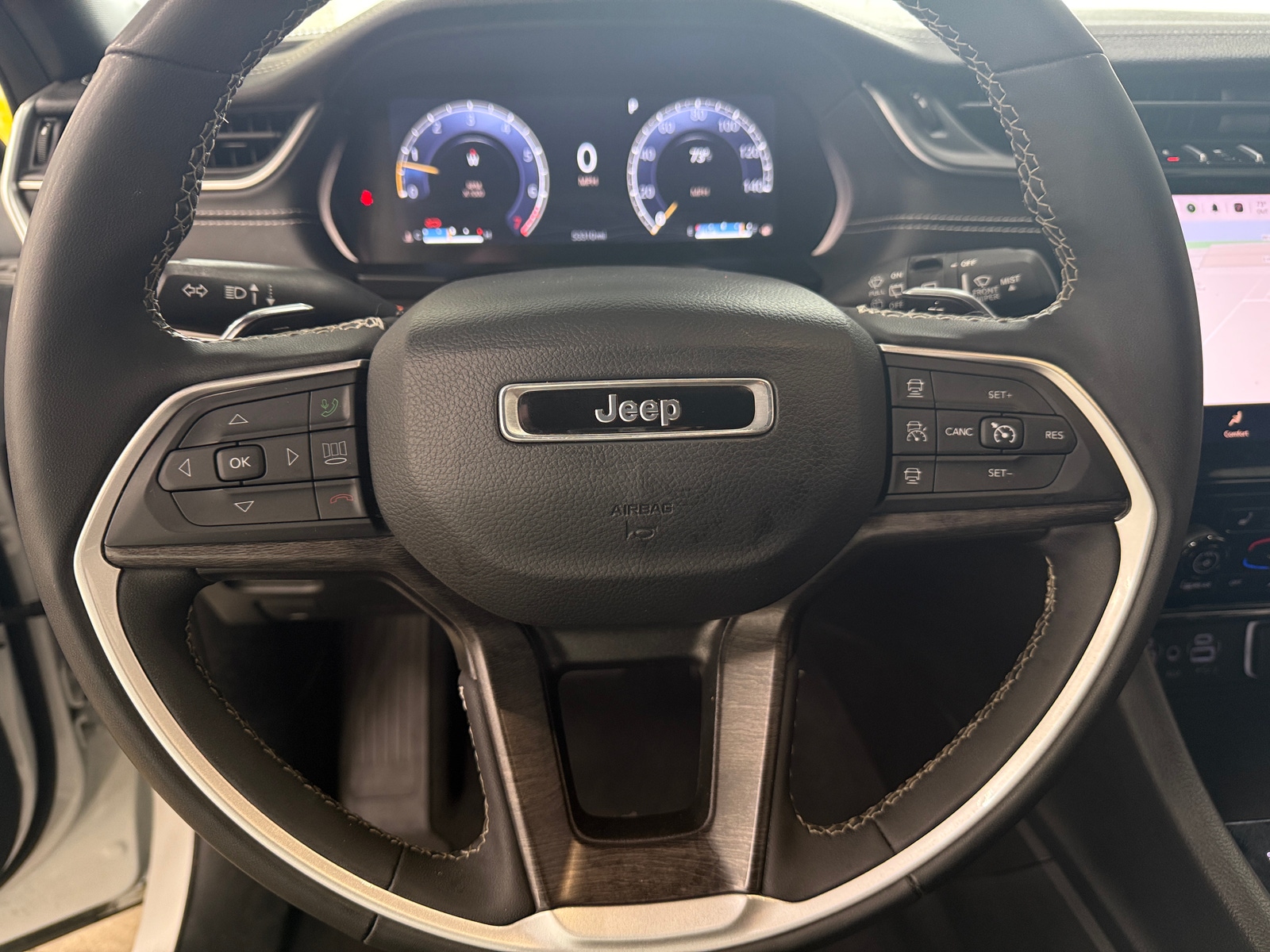 Thumbnail: 2024 Jeep Grand Cherokee L - 4