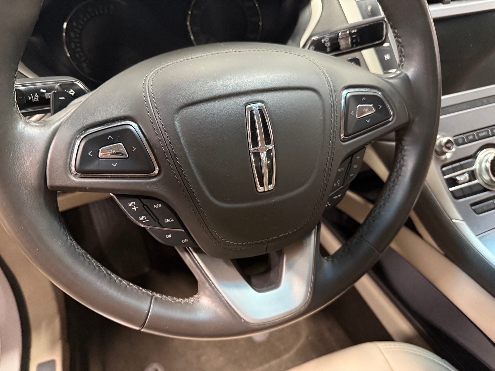 Thumbnail: 2019 Lincoln MKZ - 4