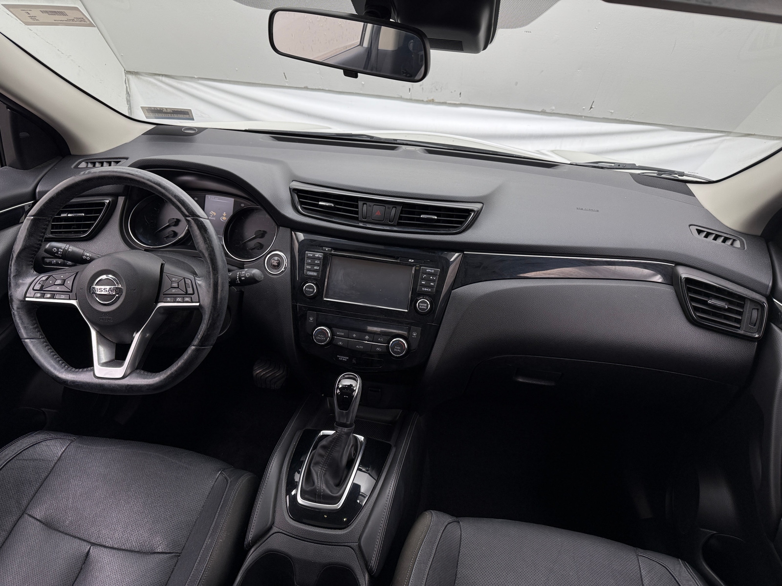 Thumbnail: 2017 Nissan Rogue Sport - 2
