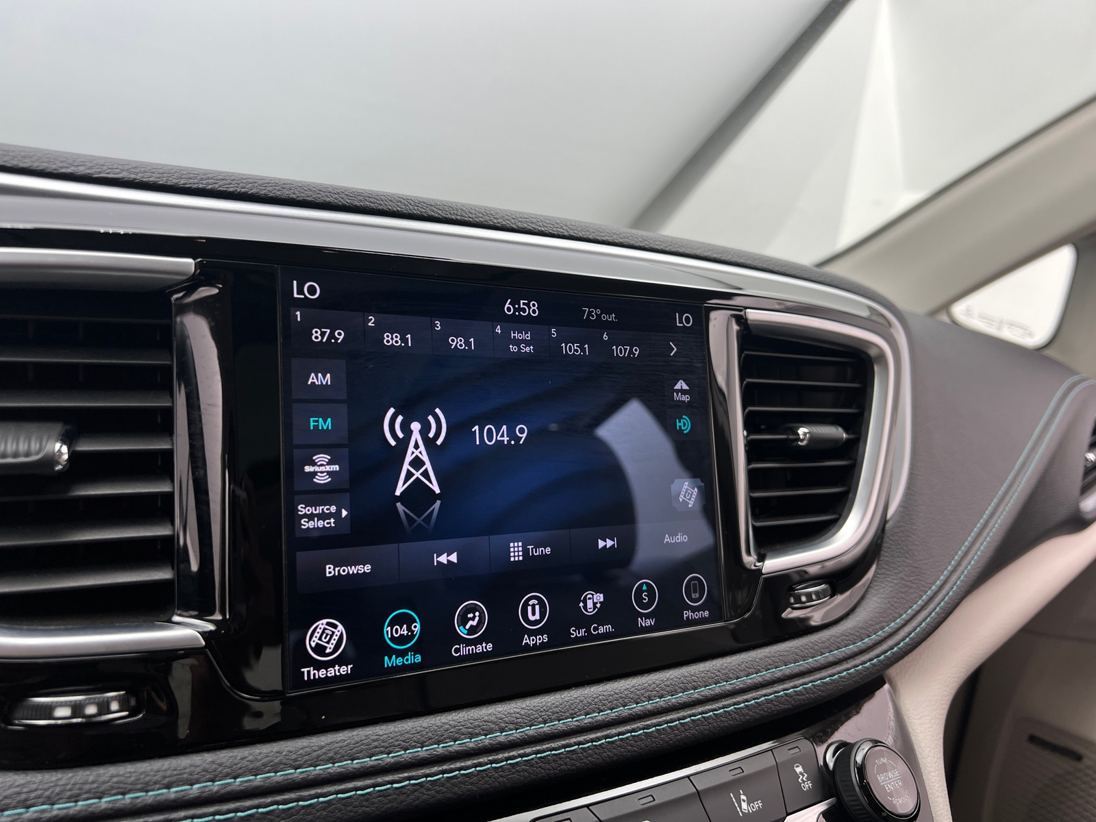 Thumbnail: 2018 Chrysler Pacifica - 3
