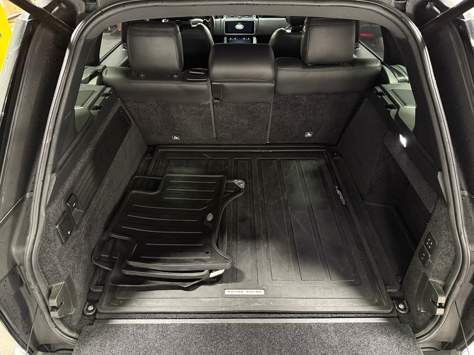 Thumbnail: 2020 Land Rover Range Rover - 6