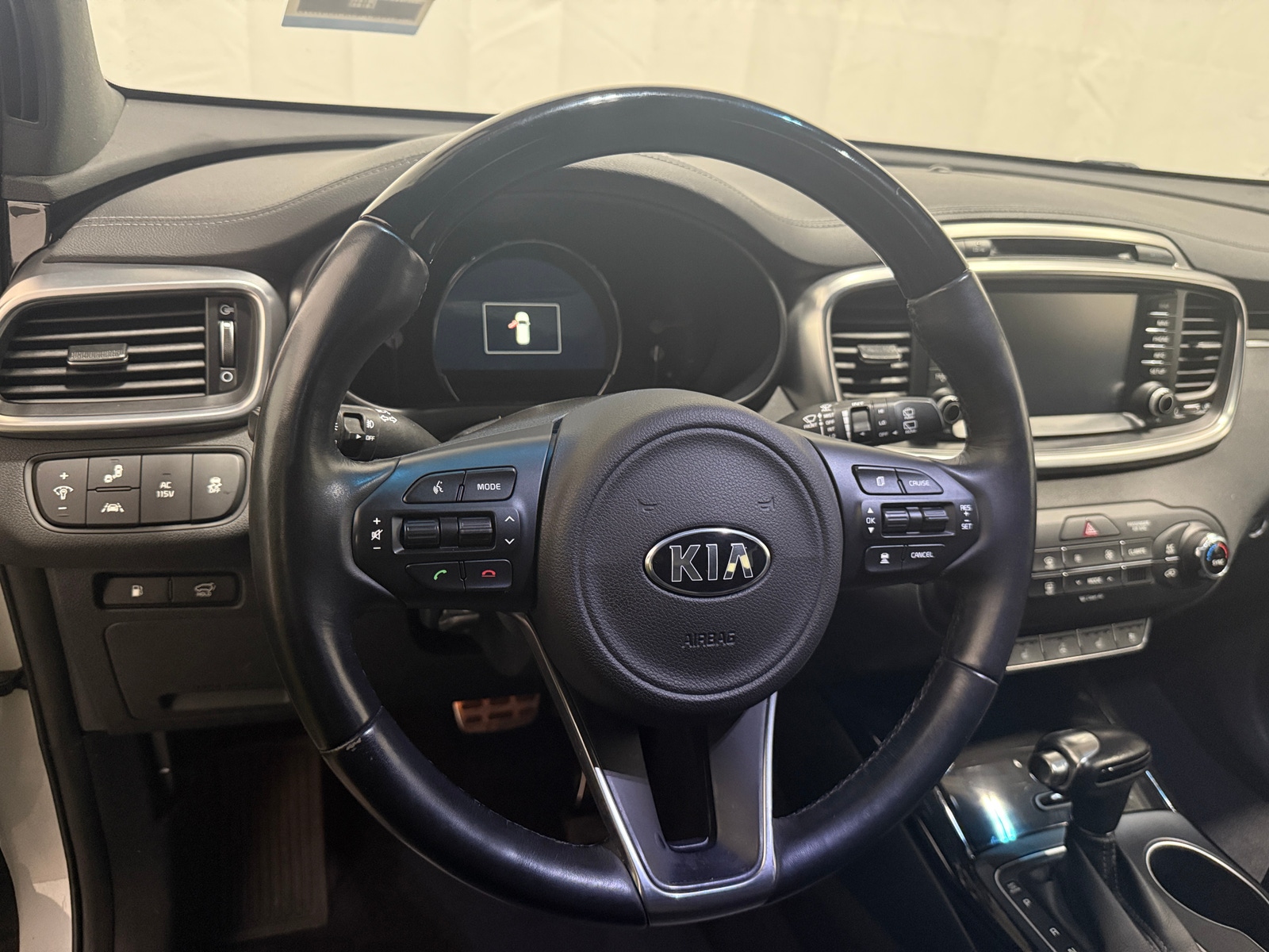 Thumbnail: 2017 Kia Sorento - 4
