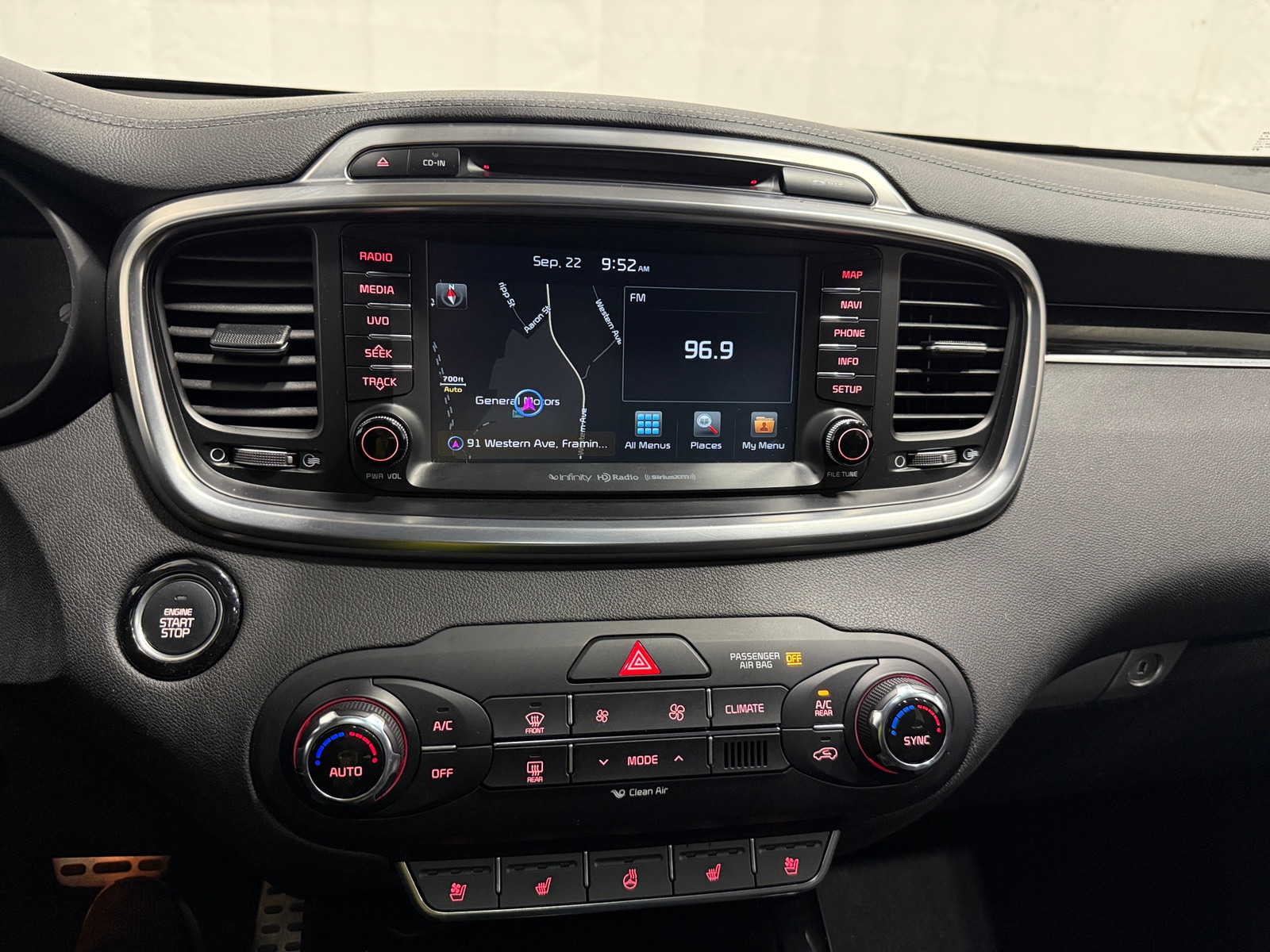 Thumbnail: 2017 Kia Sorento - 3