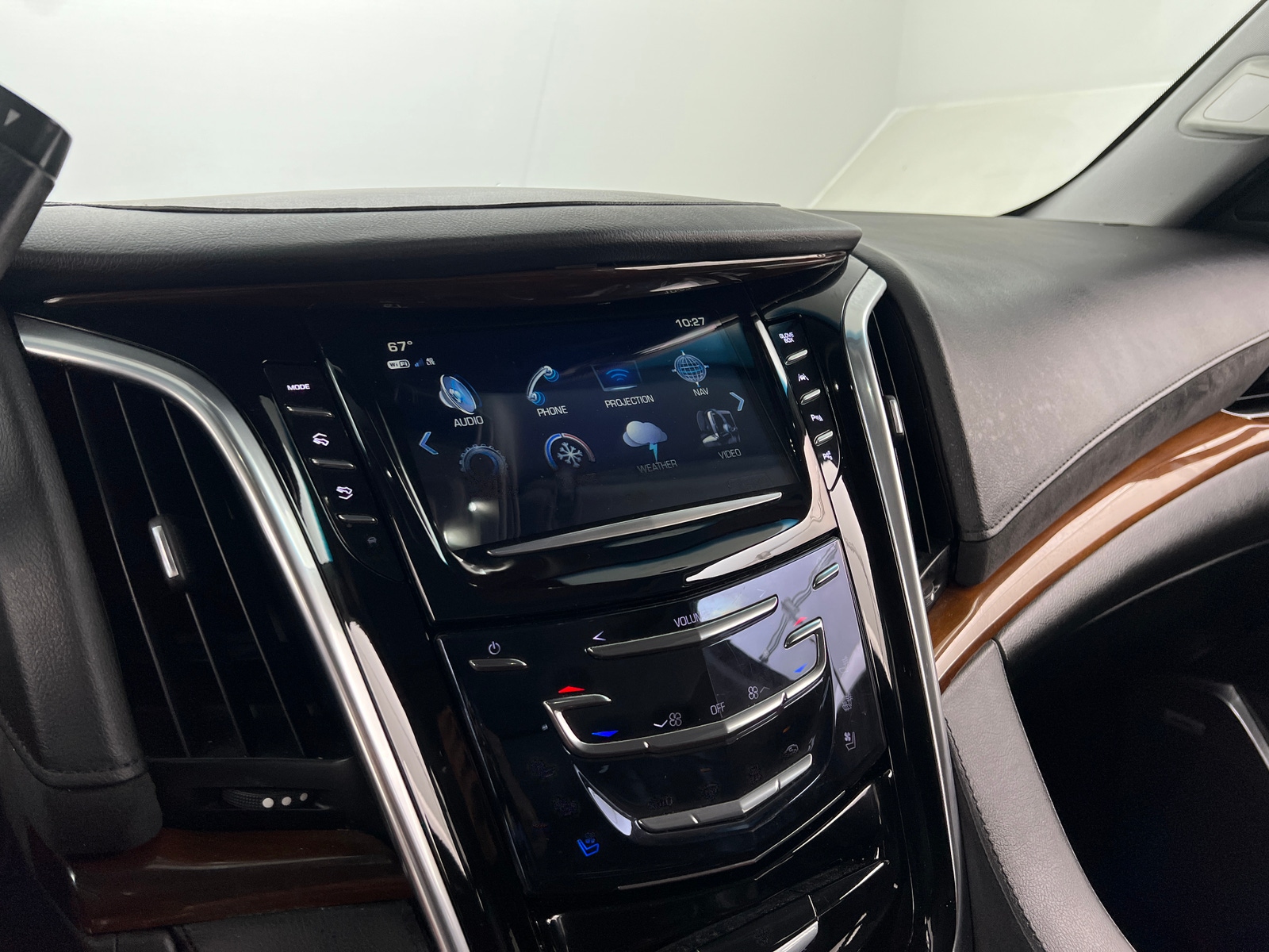 Thumbnail: 2020 Cadillac Escalade - 3