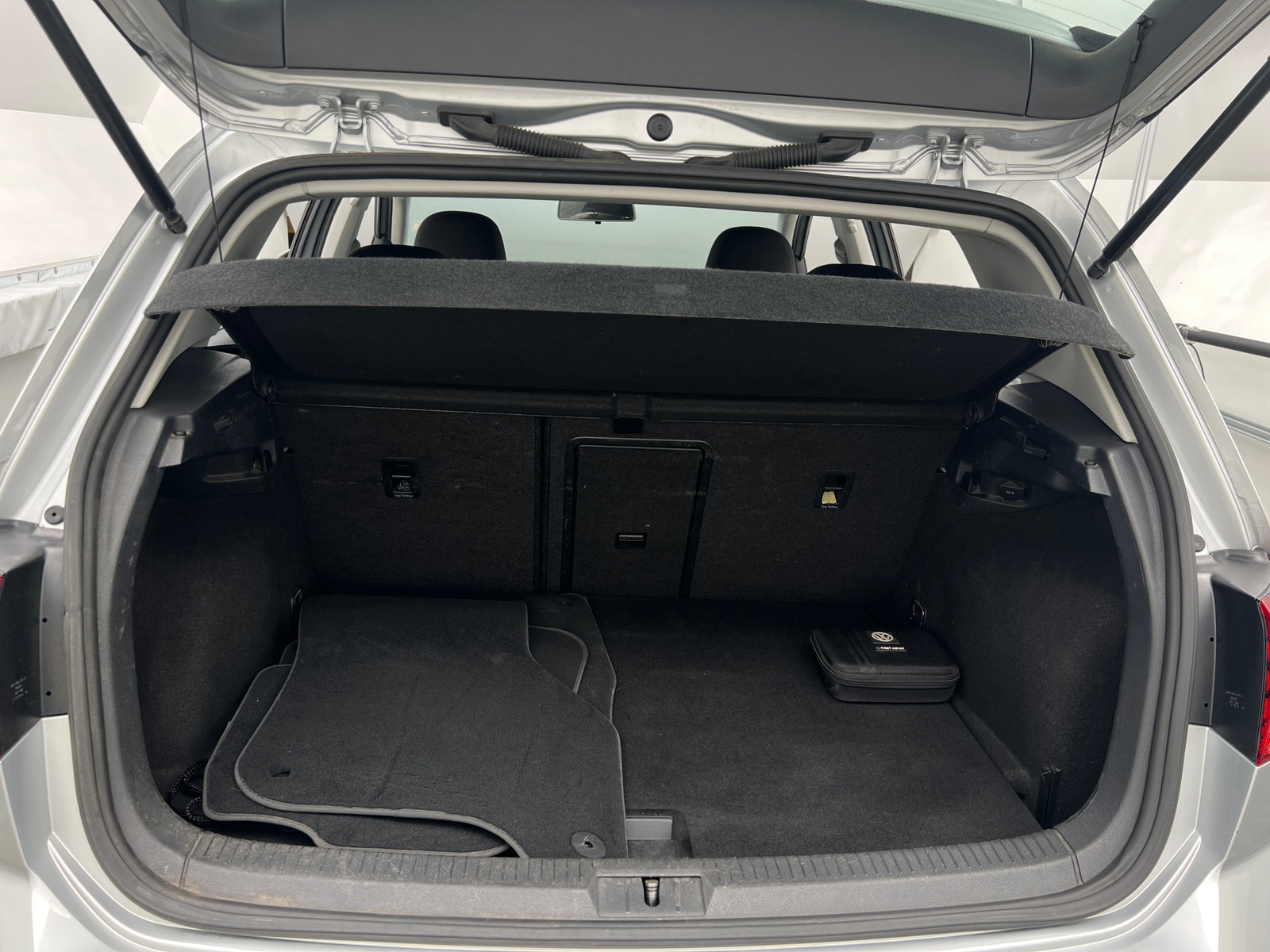 Thumbnail: 2019 Volkswagen e-Golf - 7