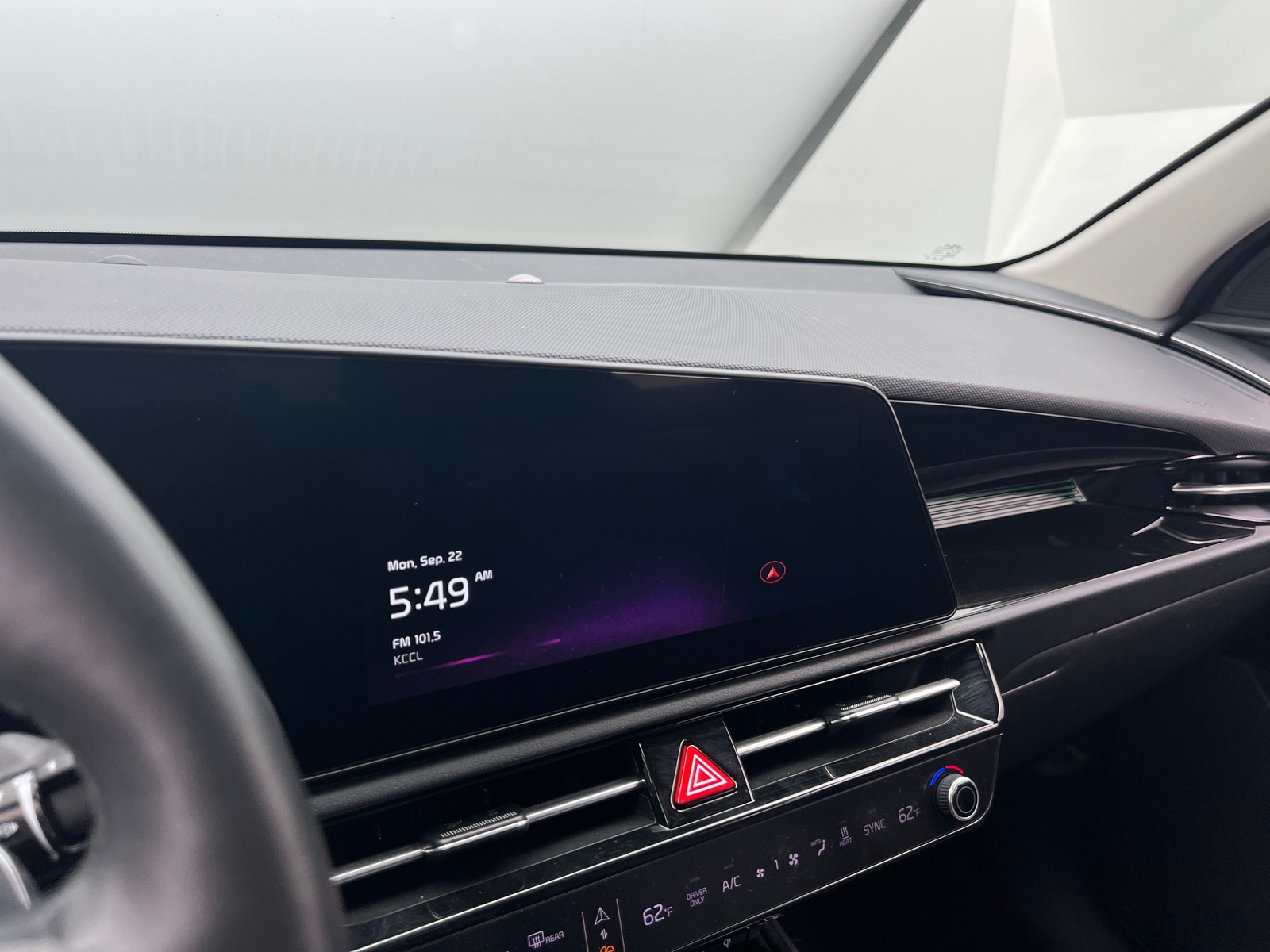 Thumbnail: 2023 Kia Niro - 3
