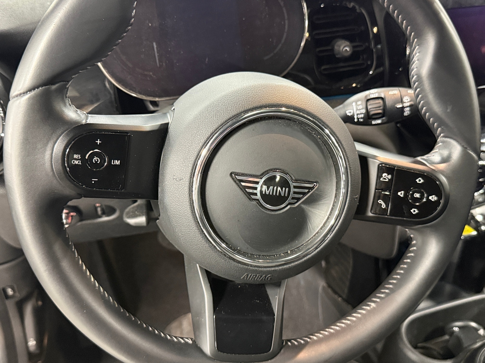 Thumbnail: 2023 MINI Cooper Hardtop - 4
