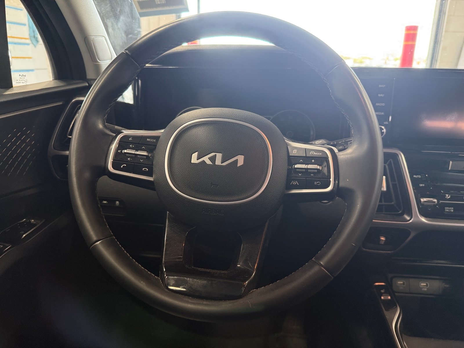 Thumbnail: 2022 Kia Sorento - 4