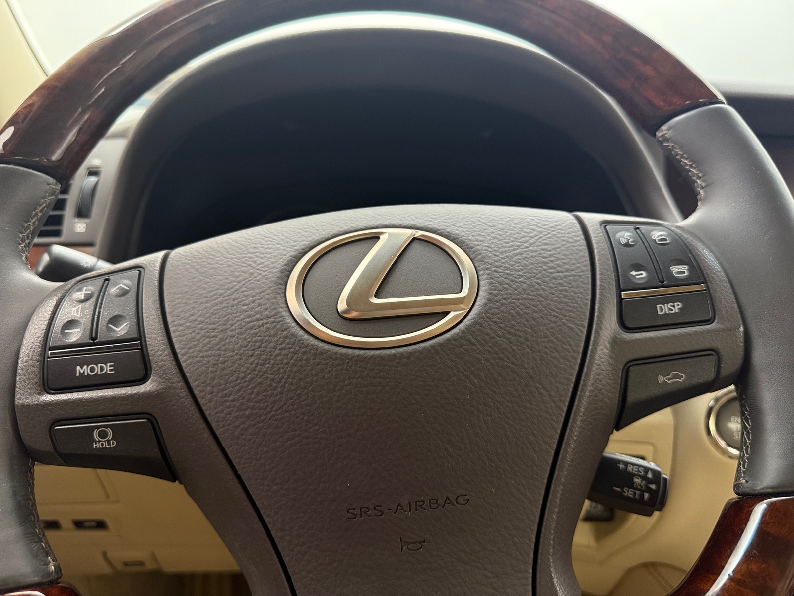 Thumbnail: 2016 Lexus LS - 4