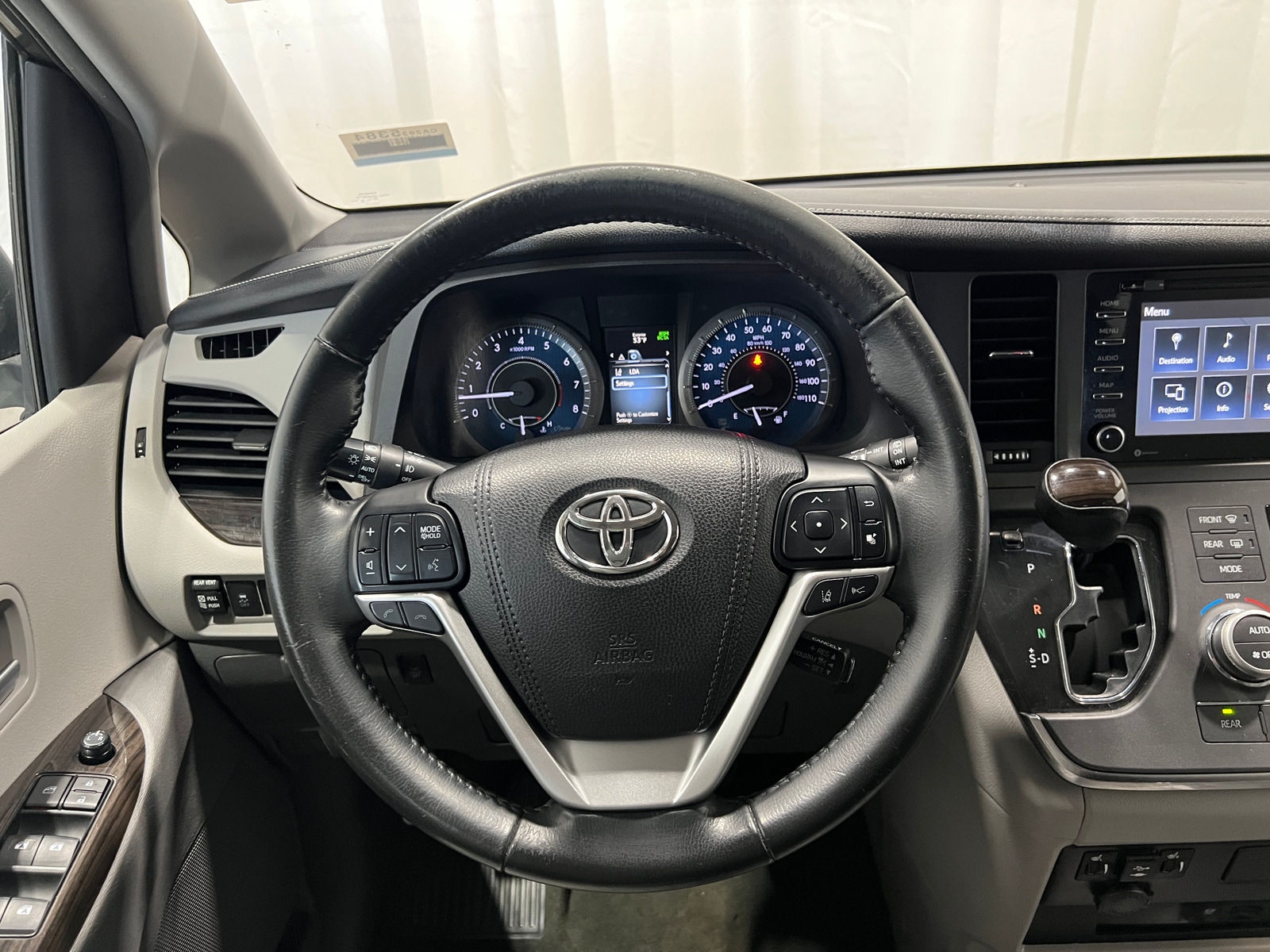 Thumbnail: 2018 Toyota Sienna - 4