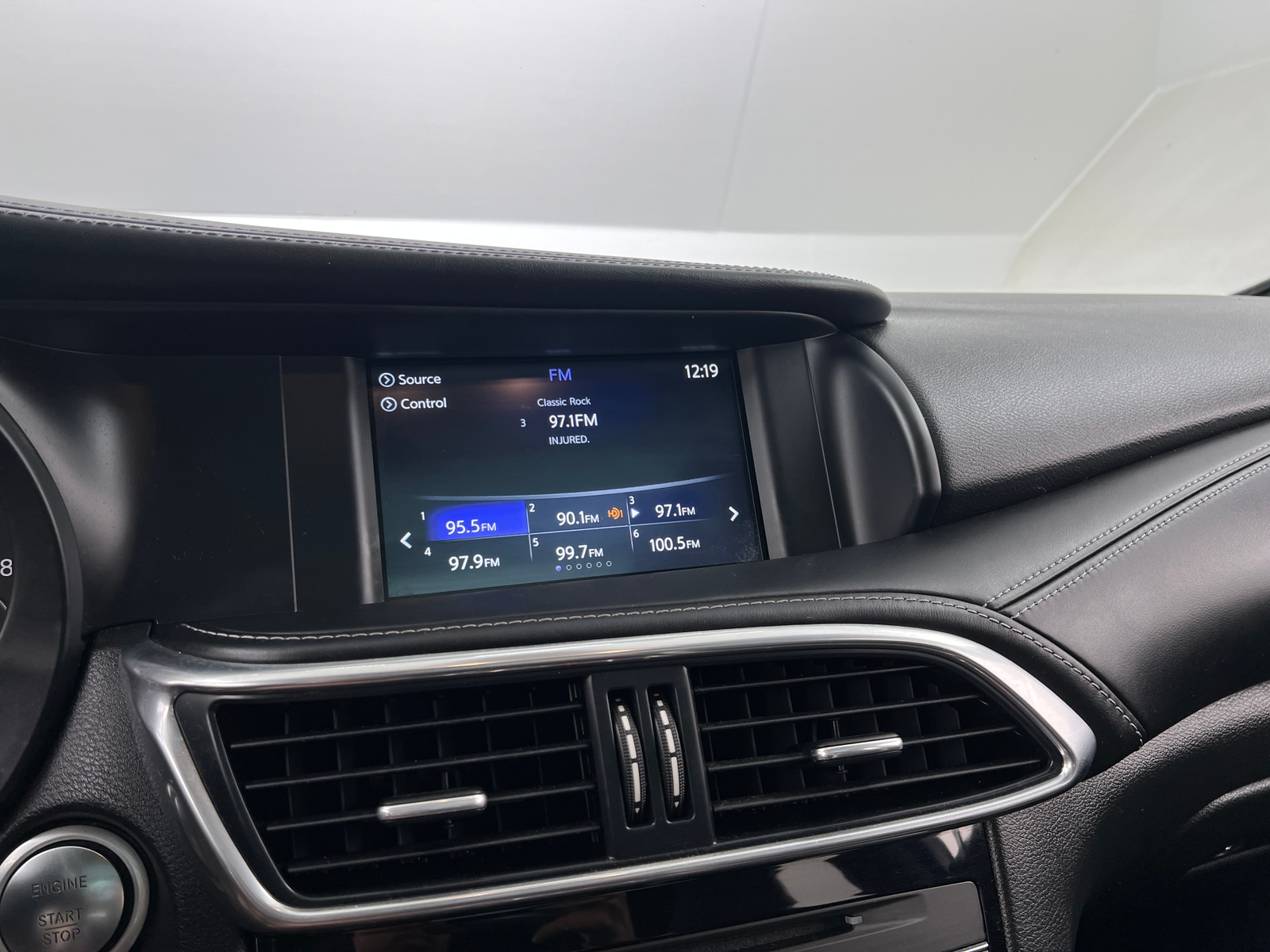 Thumbnail: 2017 INFINITI QX30 - 3