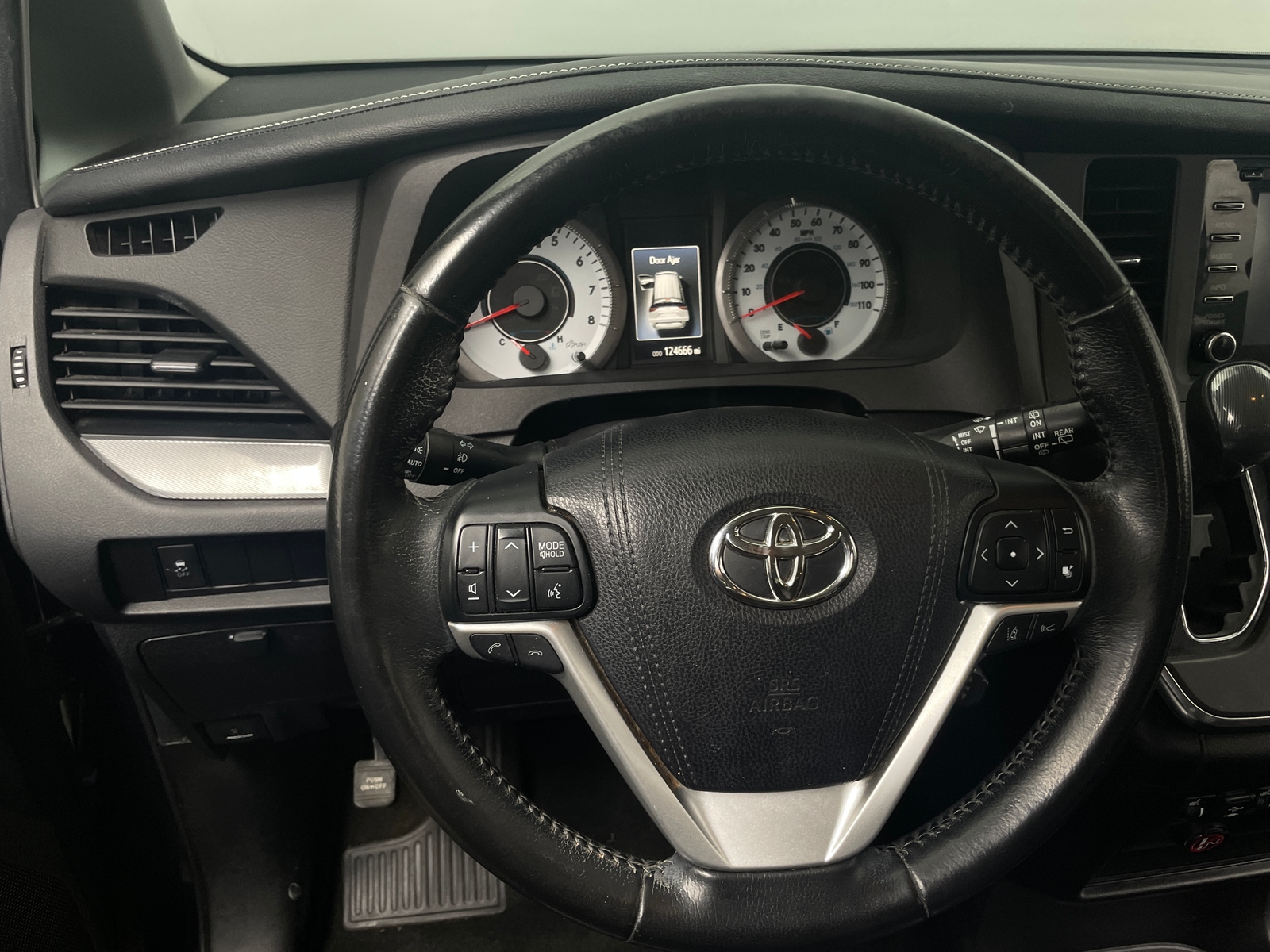 Thumbnail: 2018 Toyota Sienna - 4