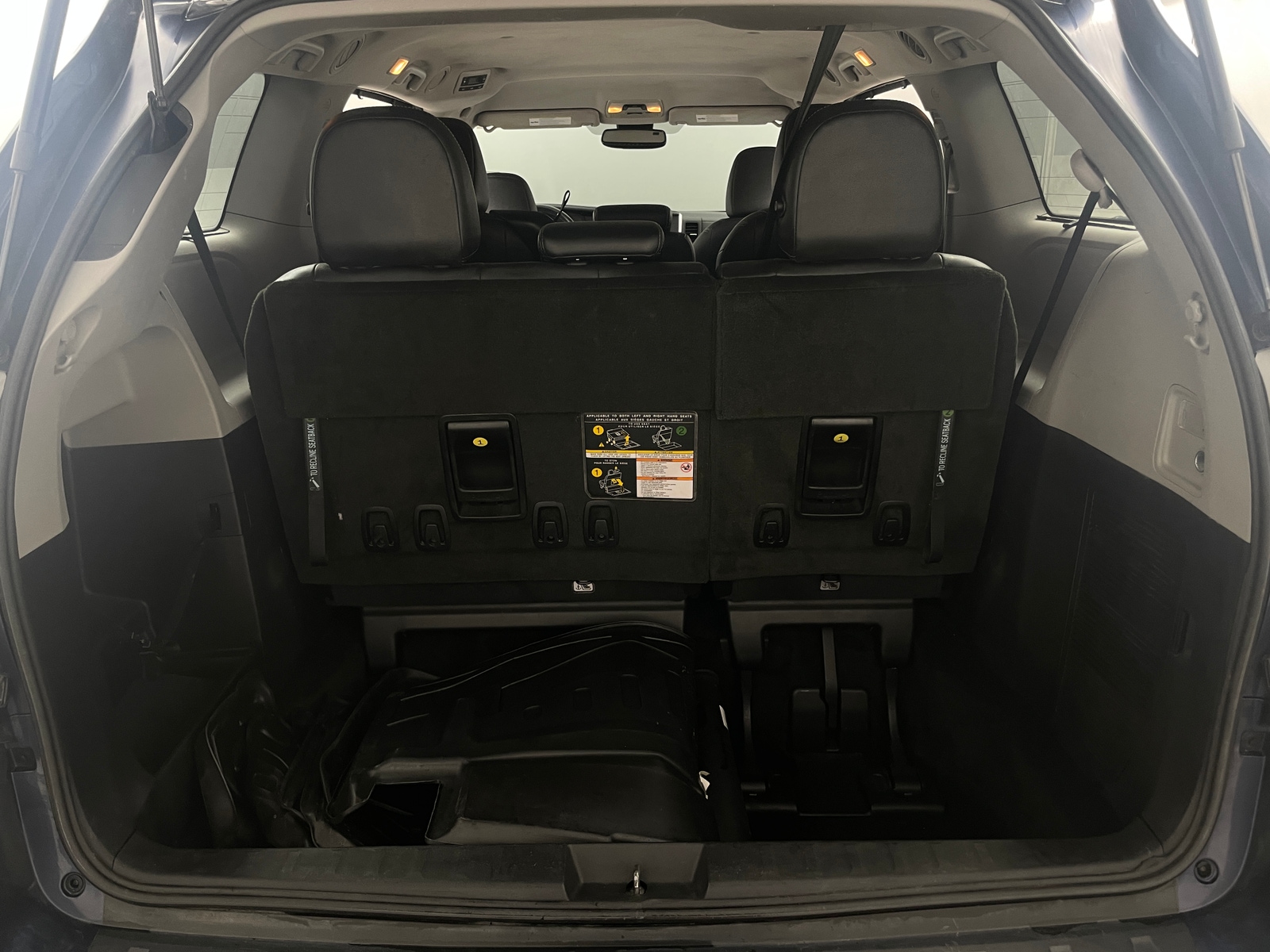 Thumbnail: 2018 Toyota Sienna - 6
