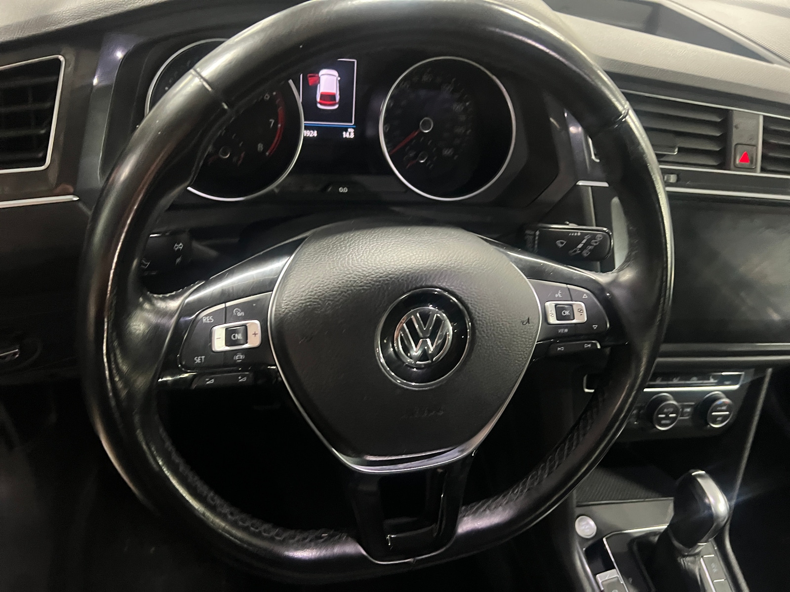 Thumbnail: 2019 Volkswagen Tiguan - 4