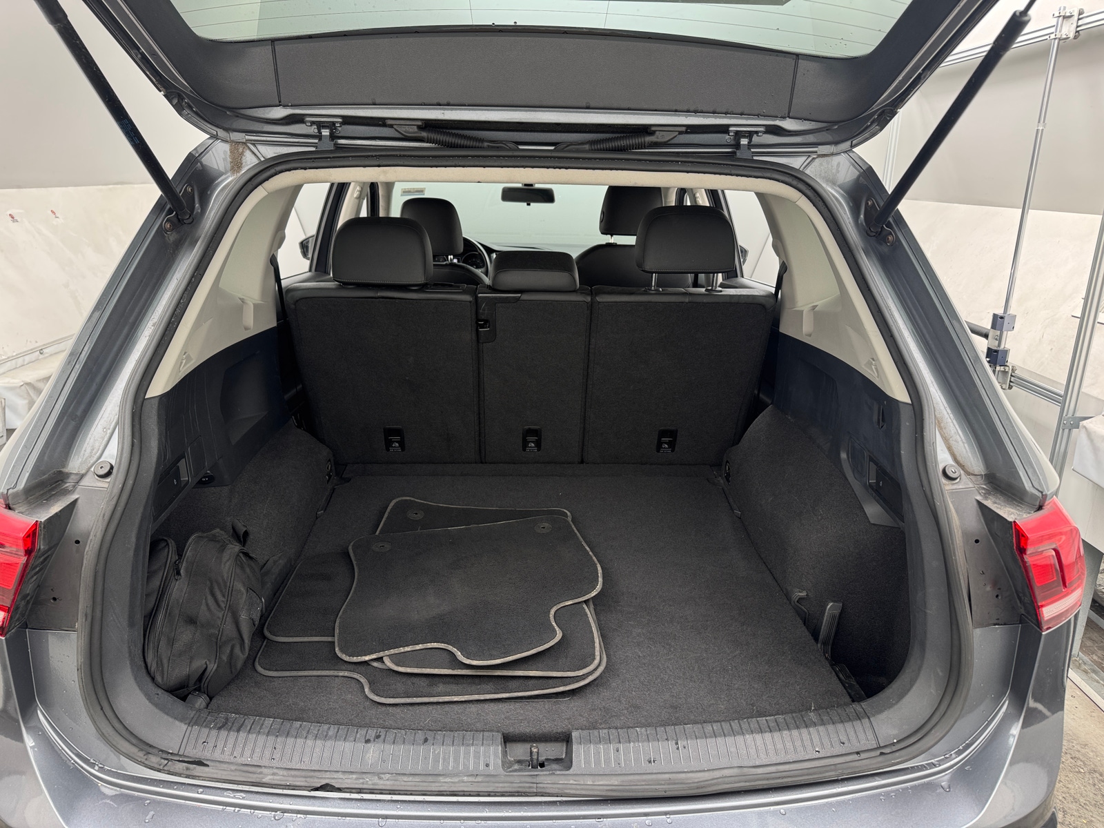 Thumbnail: 2019 Volkswagen Tiguan - 6