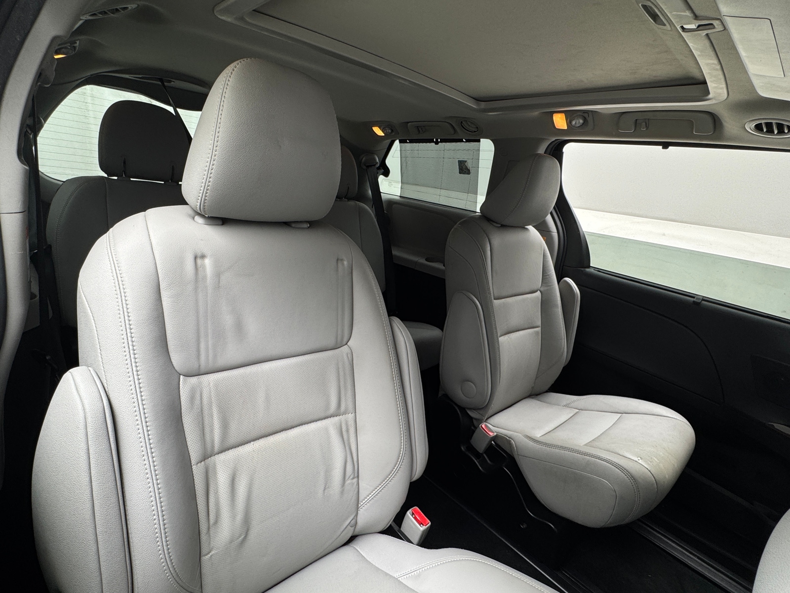 Thumbnail: 2017 Toyota Sienna - 5
