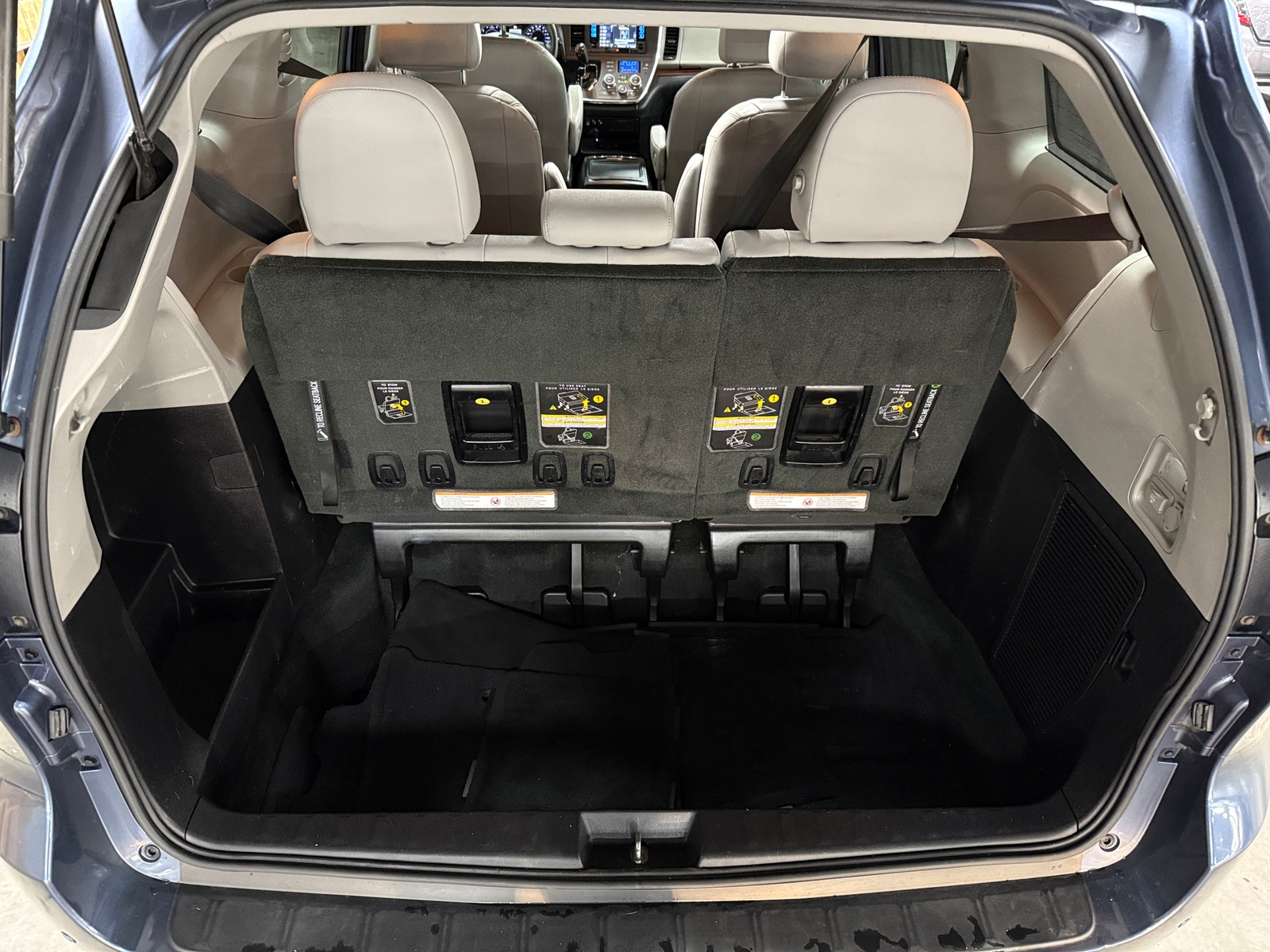 Thumbnail: 2017 Toyota Sienna - 6