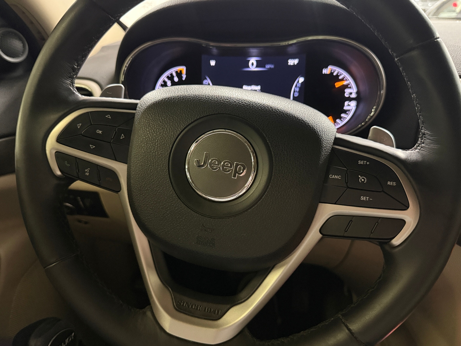 Thumbnail: 2017 Jeep Grand Cherokee - 5