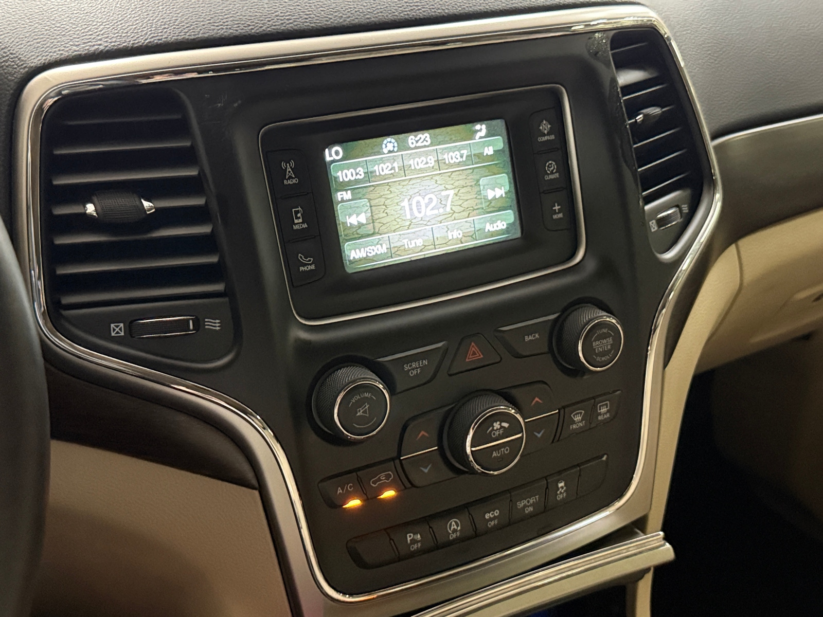 Thumbnail: 2017 Jeep Grand Cherokee - 4