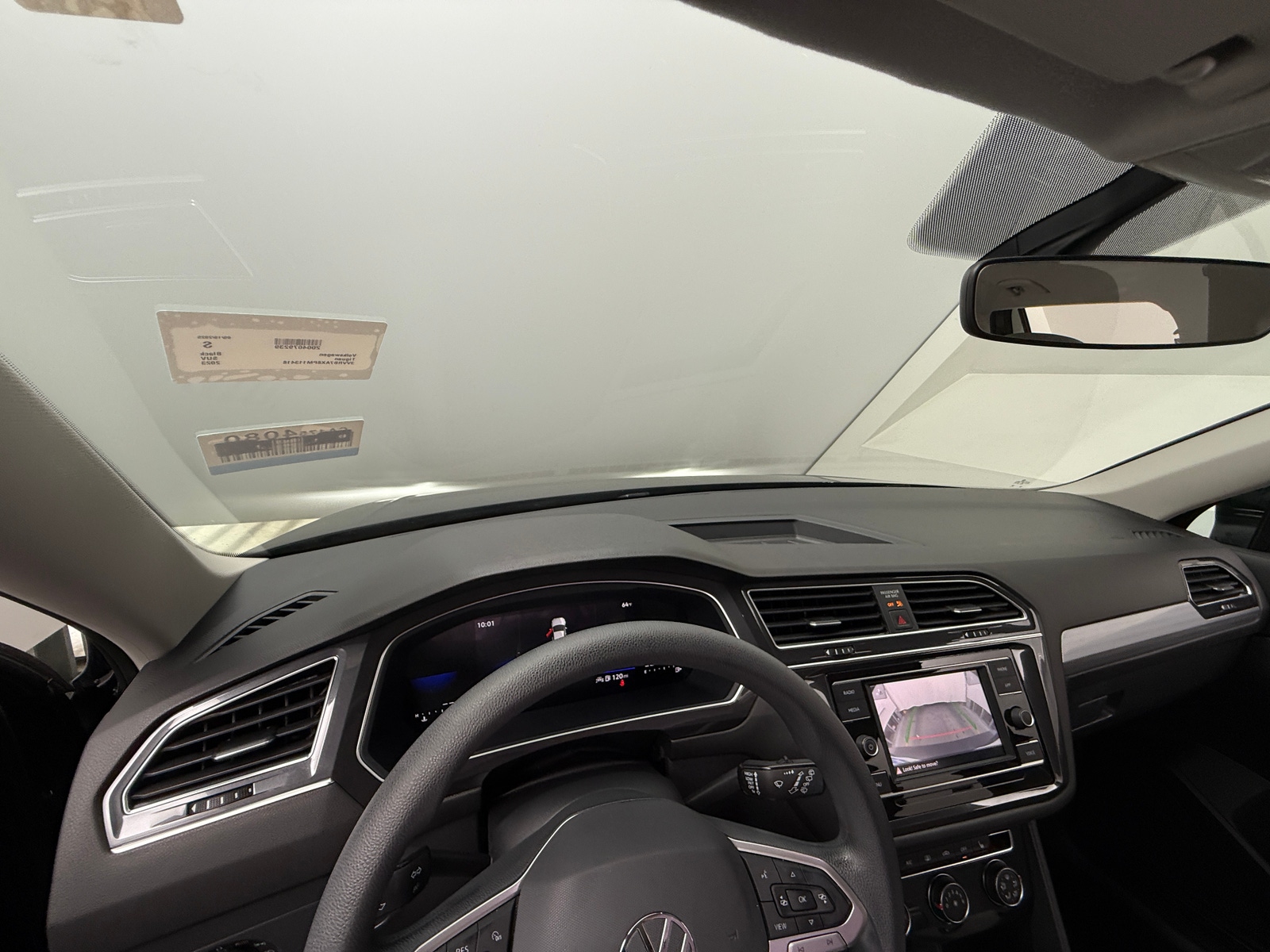 Thumbnail: 2023 Volkswagen Tiguan - 3