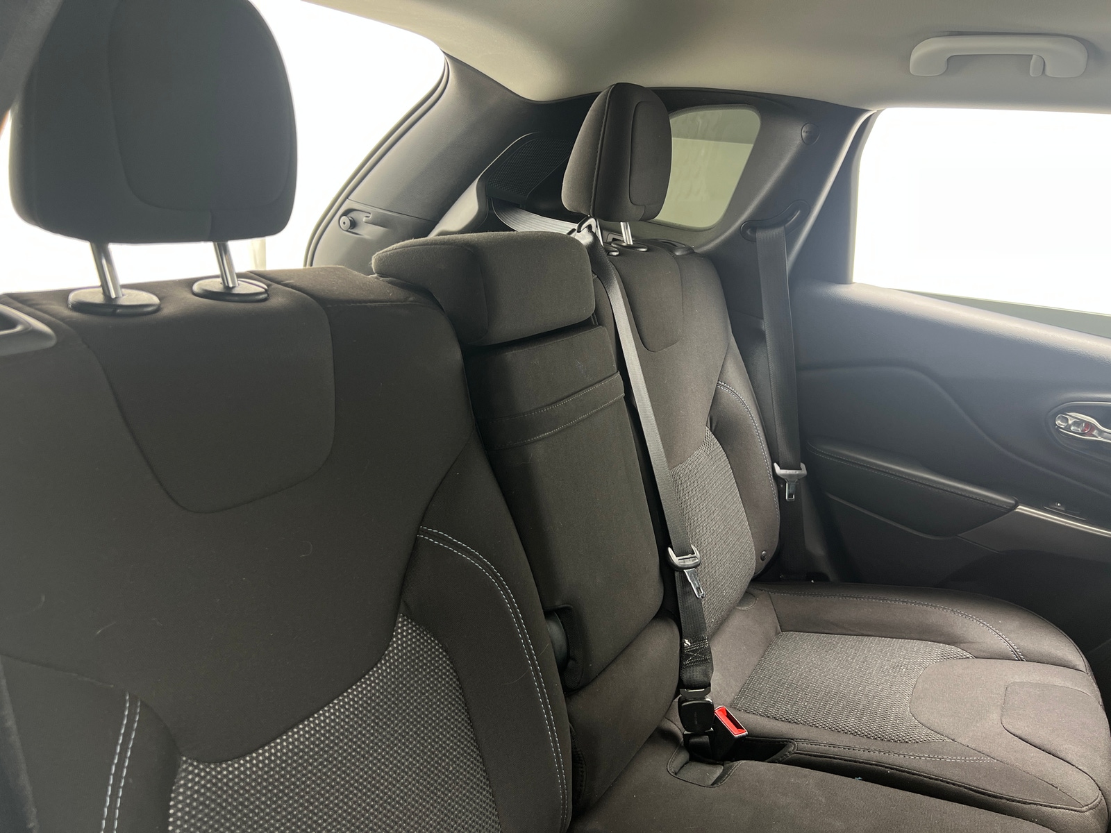 Thumbnail: 2019 Jeep Cherokee - 6