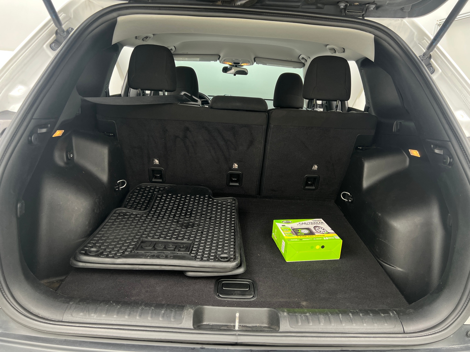 Thumbnail: 2019 Jeep Cherokee - 7
