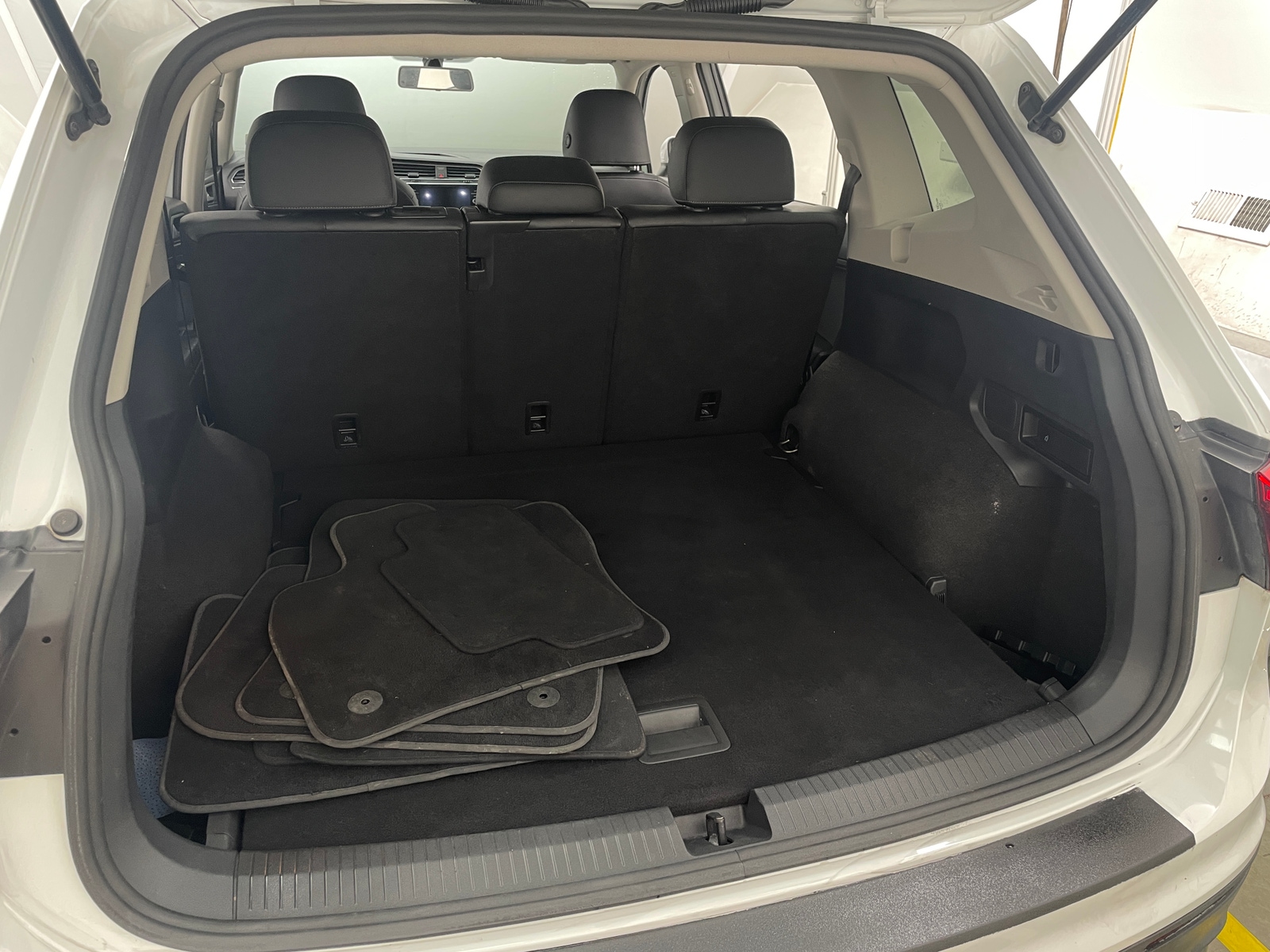 Thumbnail: 2019 Volkswagen Tiguan - 6