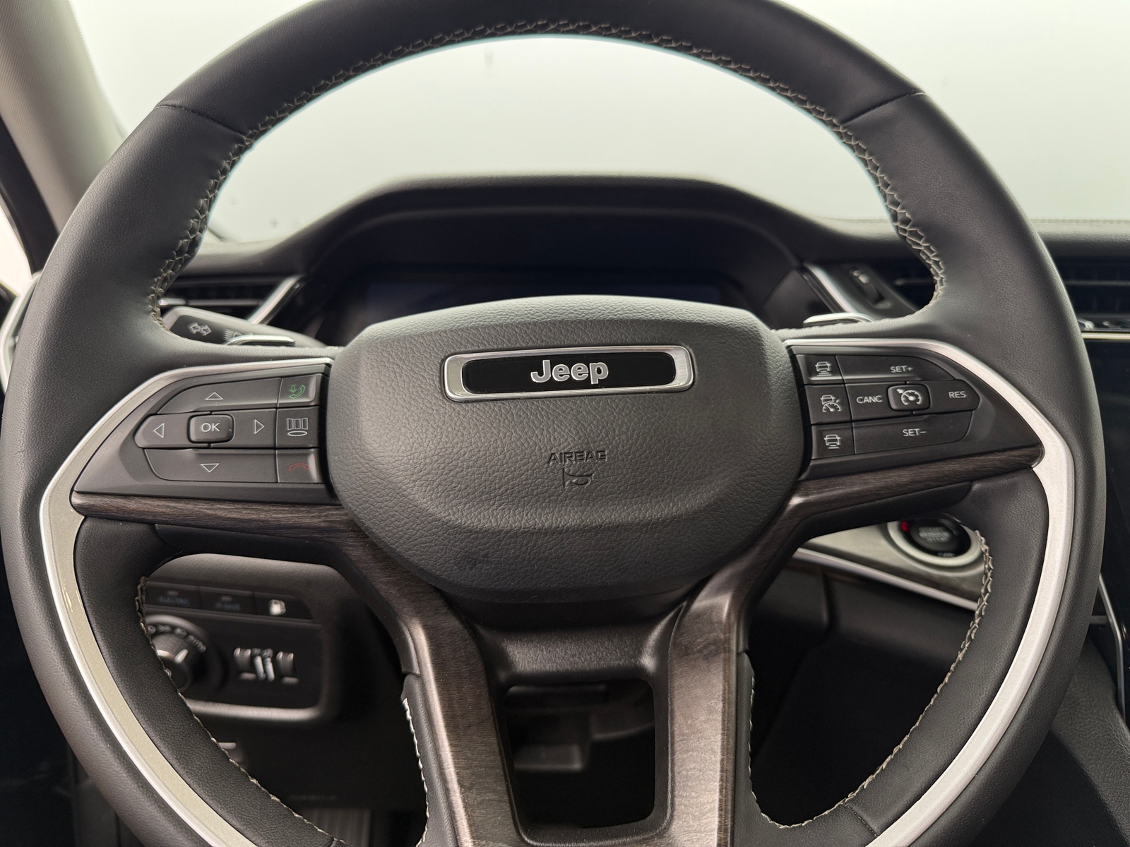 Thumbnail: 2023 Jeep Grand Cherokee - 4