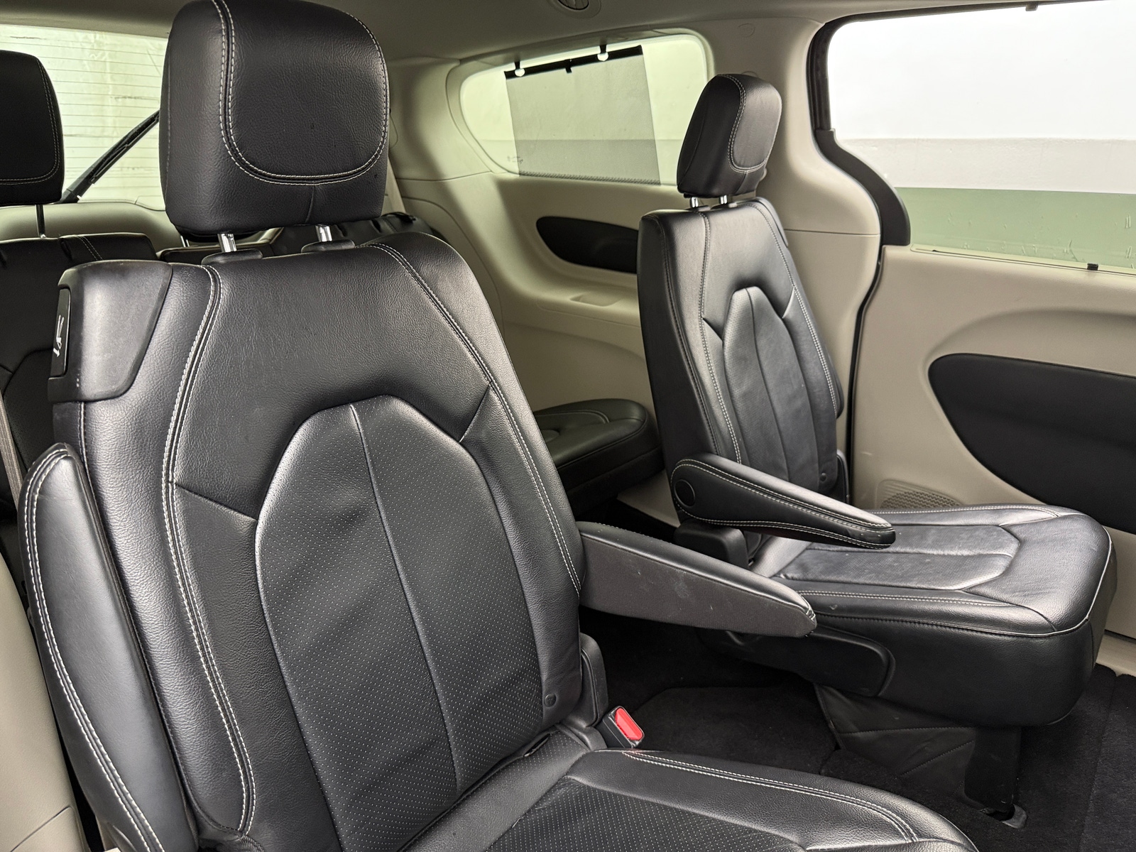 Thumbnail: 2022 Chrysler Pacifica - 5