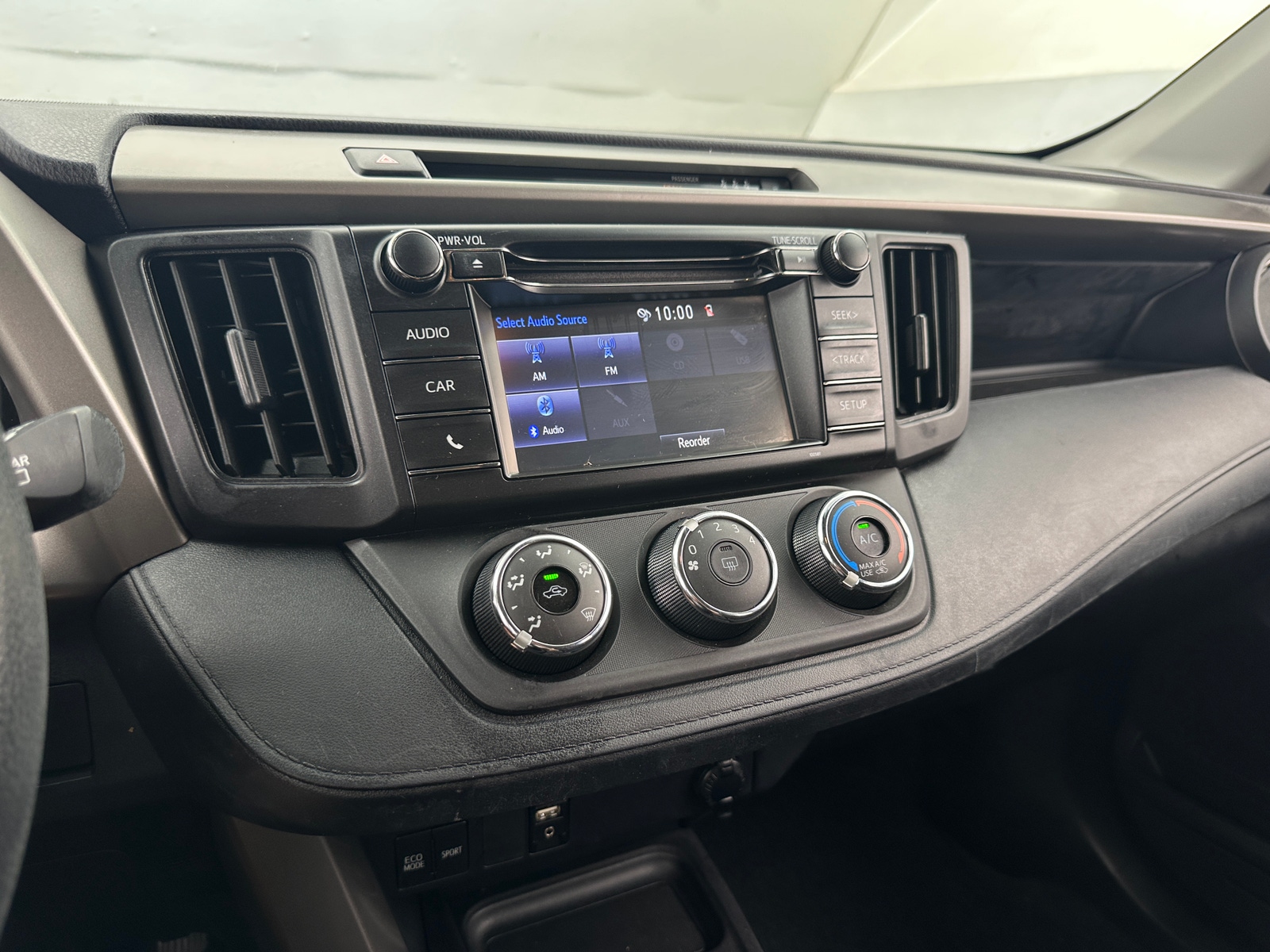 Thumbnail: 2018 Toyota RAV4 - 4